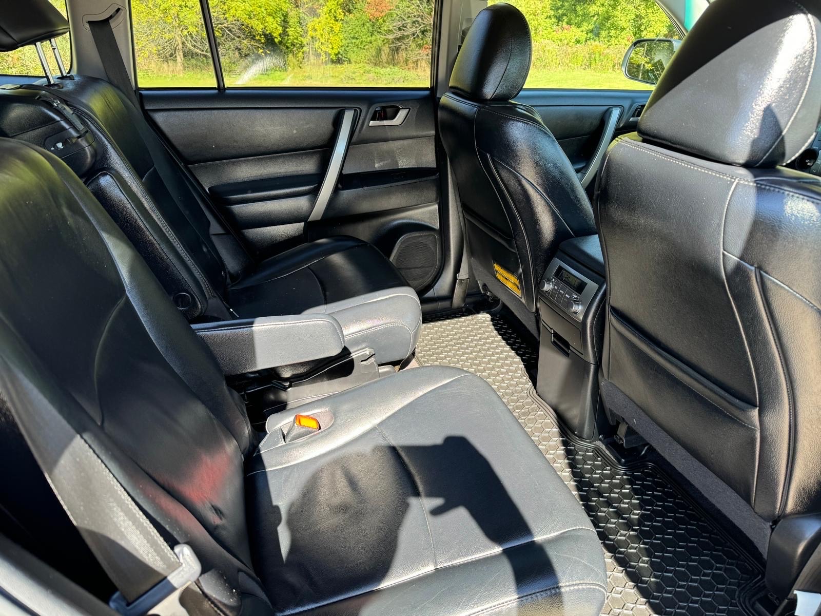 /canadacars/2012-Toyota-Highlander-8487377609158229.jpg