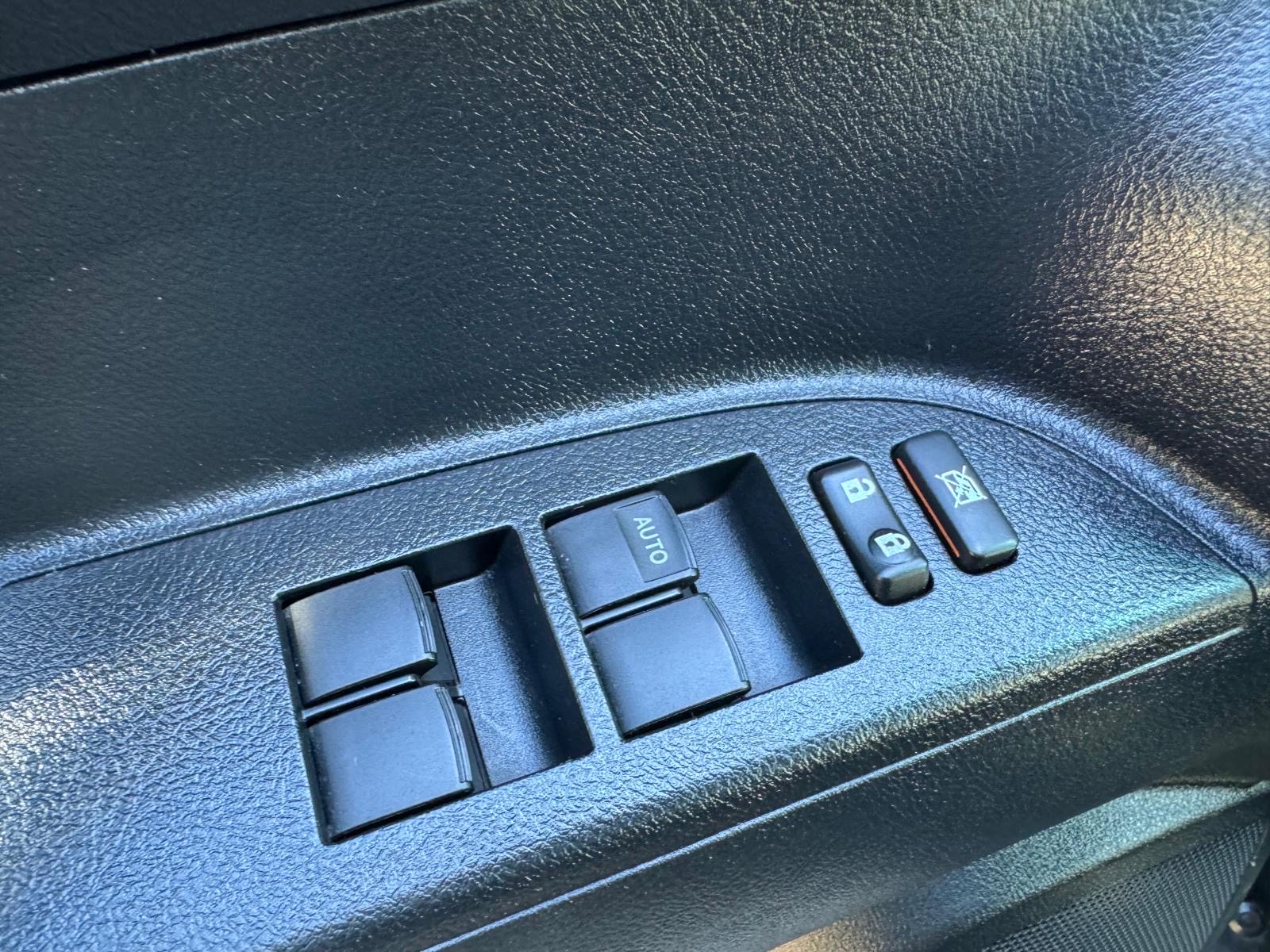 /canadacars/2012-Toyota-Highlander-908272480068478.jpg