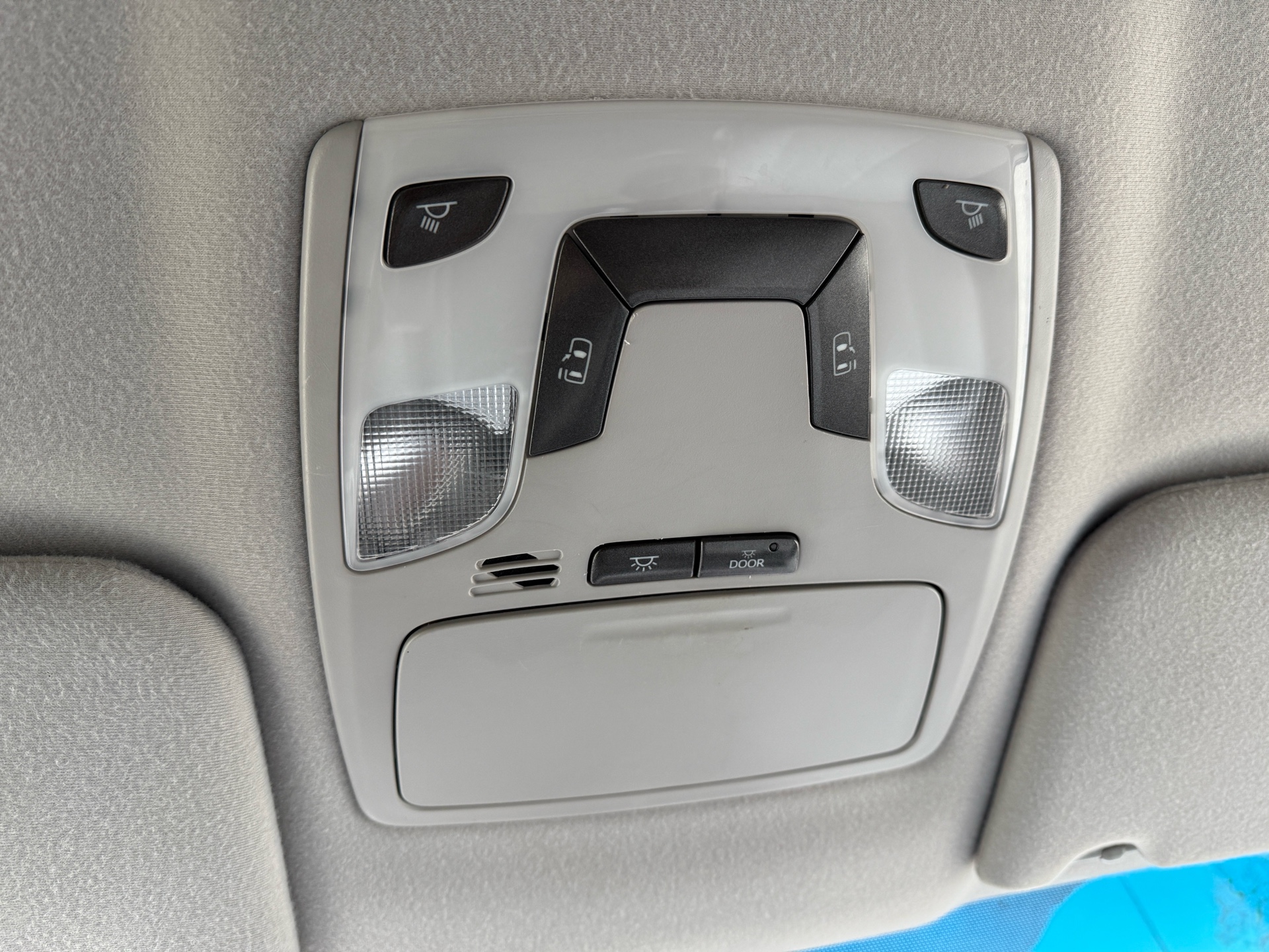 /canadacars/2012-Toyota-Sienna-9196547764692646.jpg