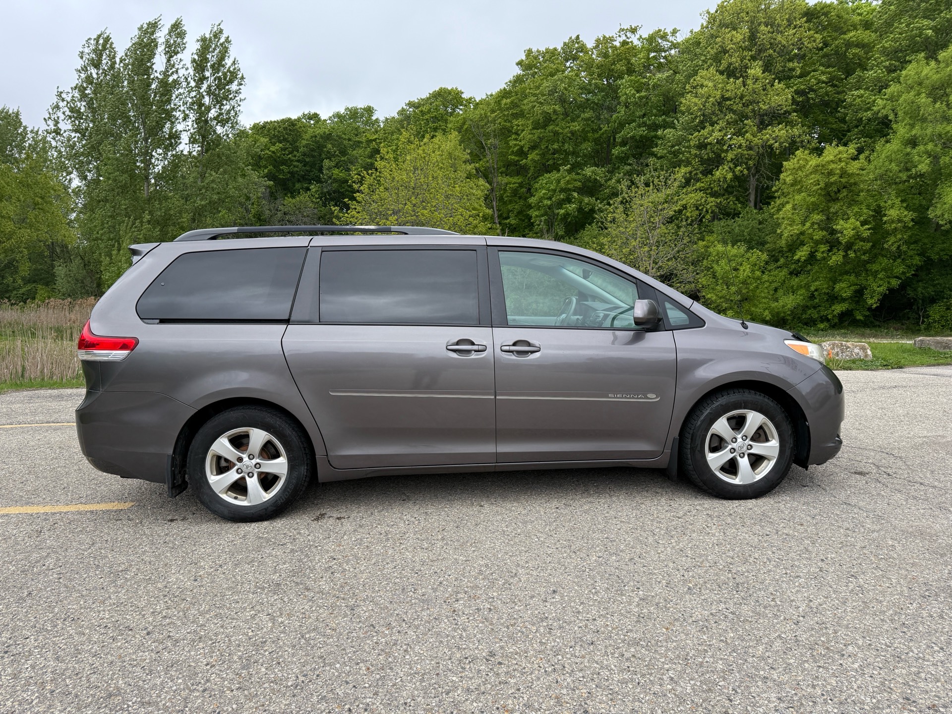 /canadacars/2012-Toyota-Sienna-9359204398260579.jpg