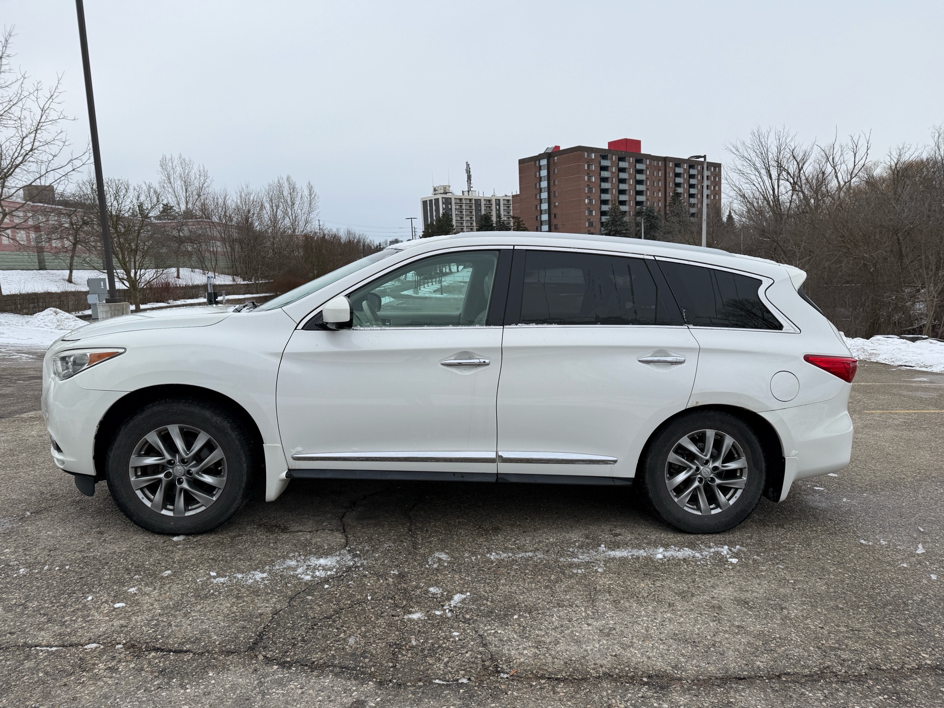/canadacars/2013-INFINITI-JX35-1704221261611254.jpg