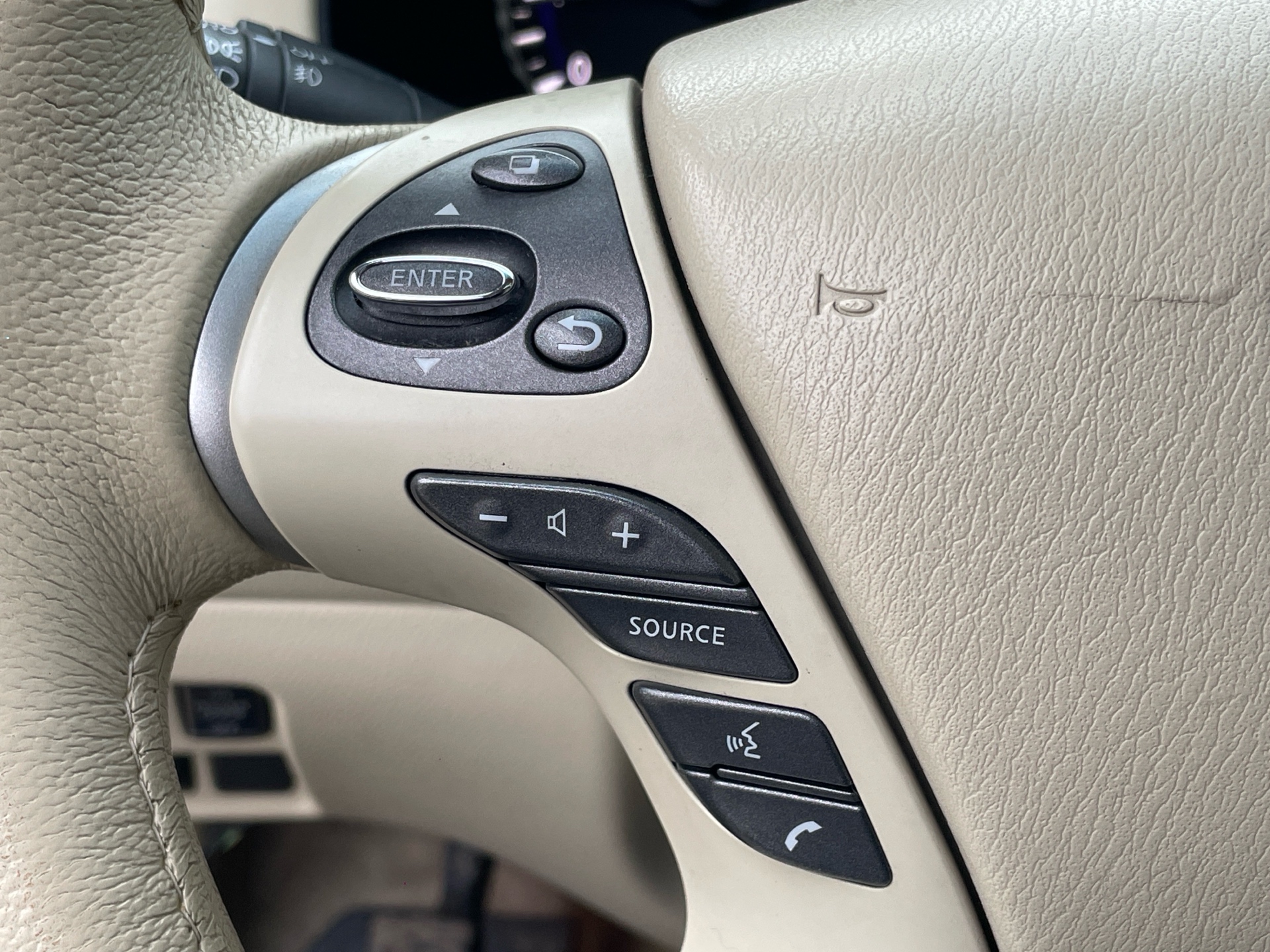 /canadacars/2013-INFINITI-JX35-3672897449535677.jpg