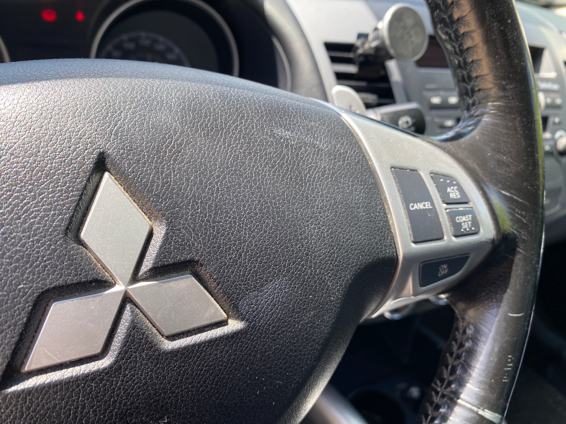 /canadacars/2013-Mitsubishi-Outlander-023835103047006312.jpg