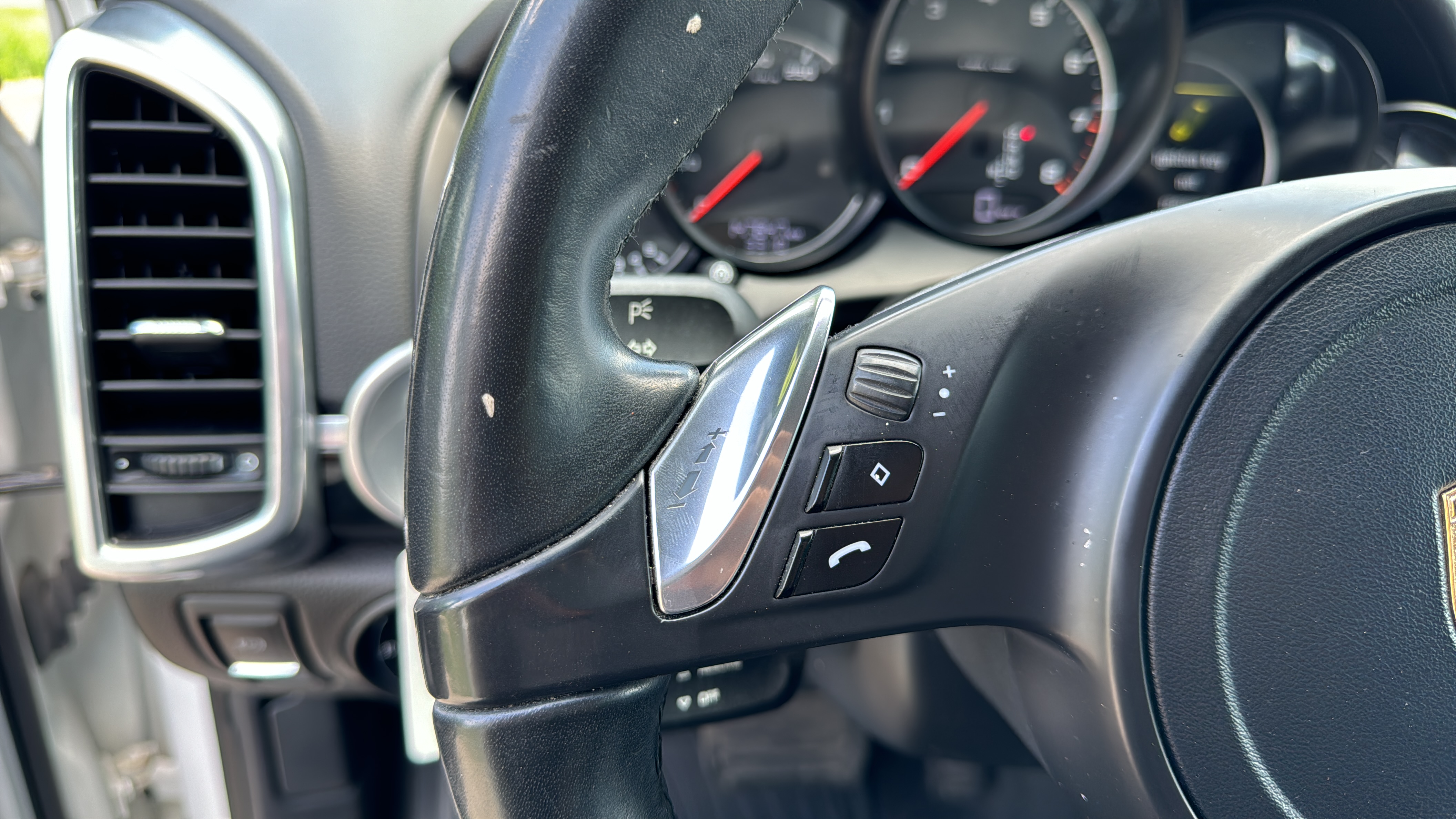/canadacars/2013-Porsche-Cayenne-7221268201366375.jpg