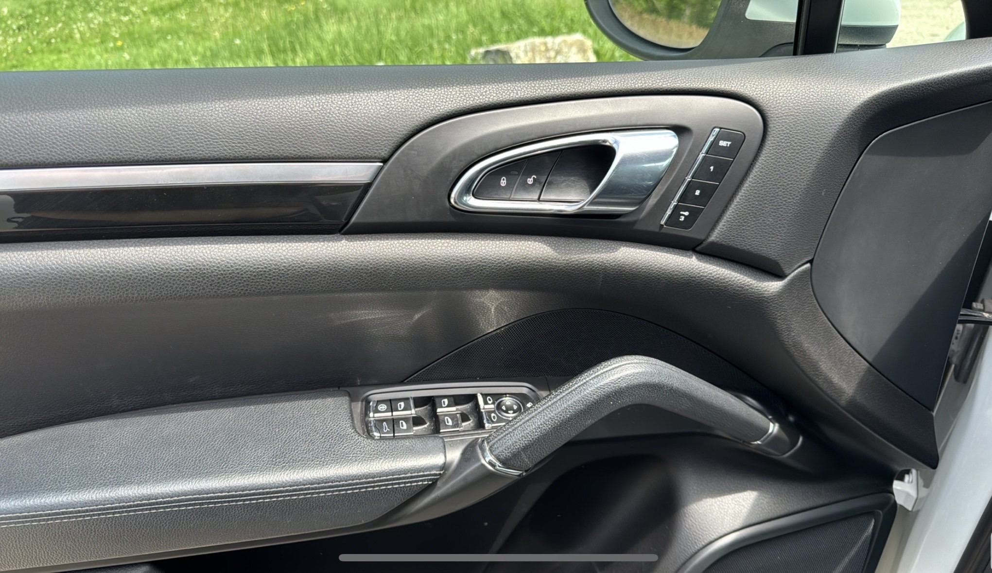 /canadacars/2013-Porsche-Cayenne-8111903162334646.jpg