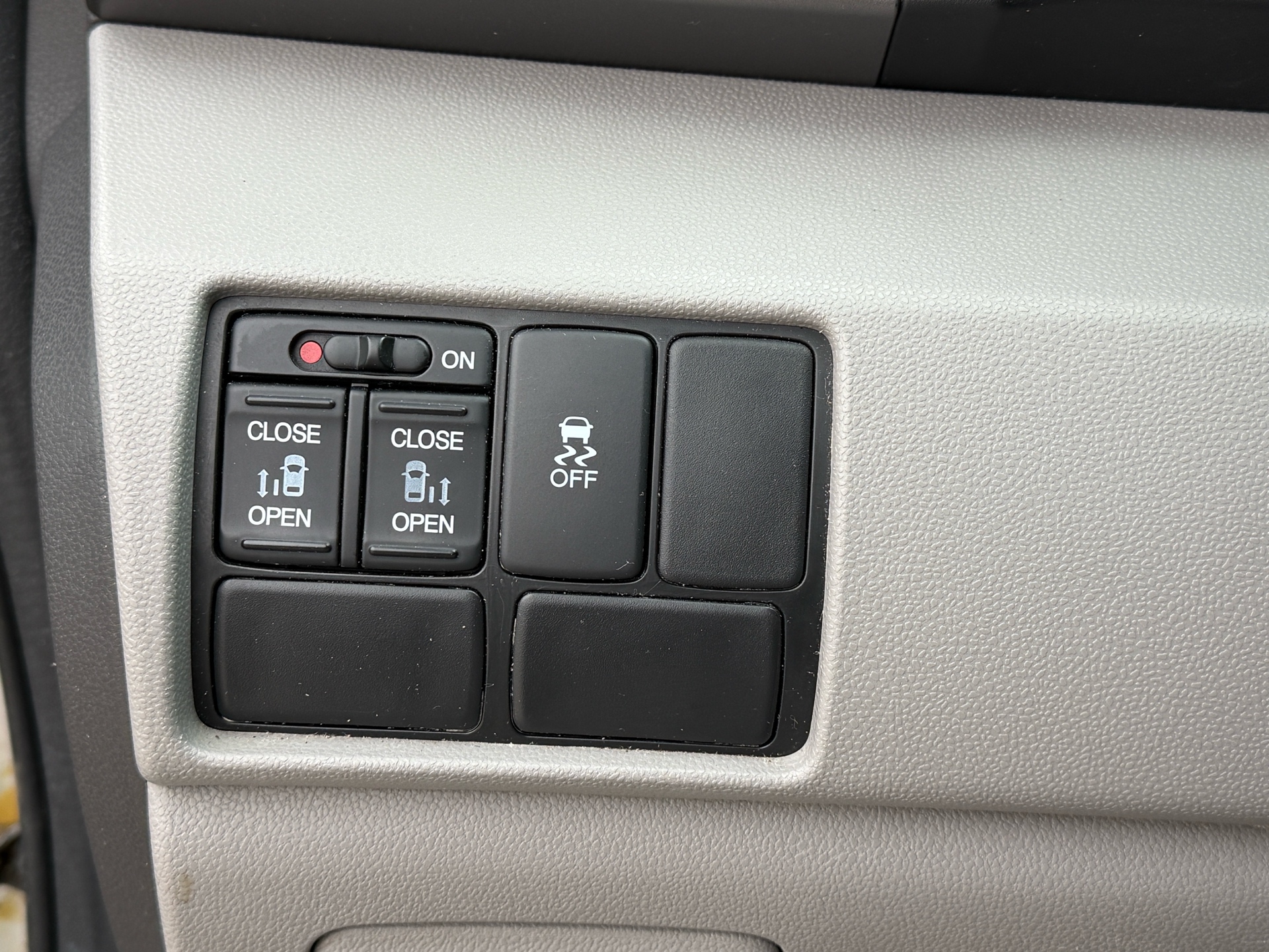 /canadacars/2014-Honda-Odyssey-7838075885178488.jpg