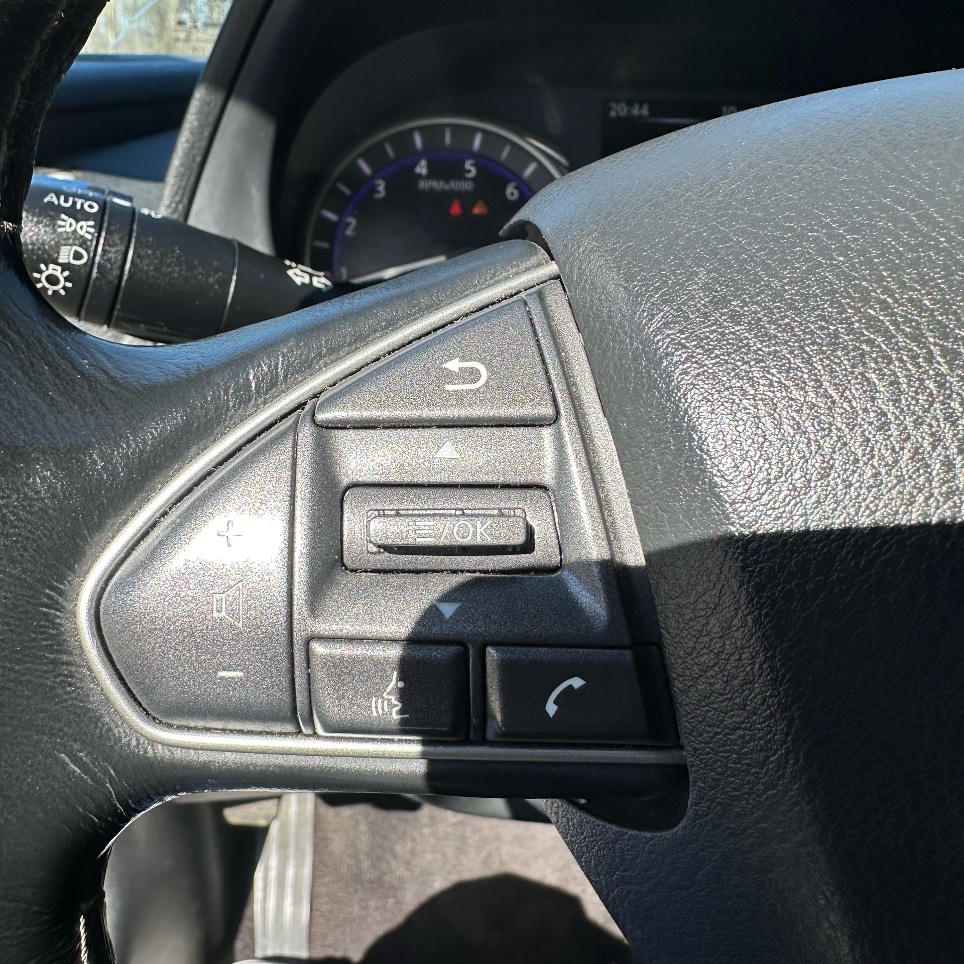 /canadacars/2014-INFINITI-Q50-9109035324972703.jpg