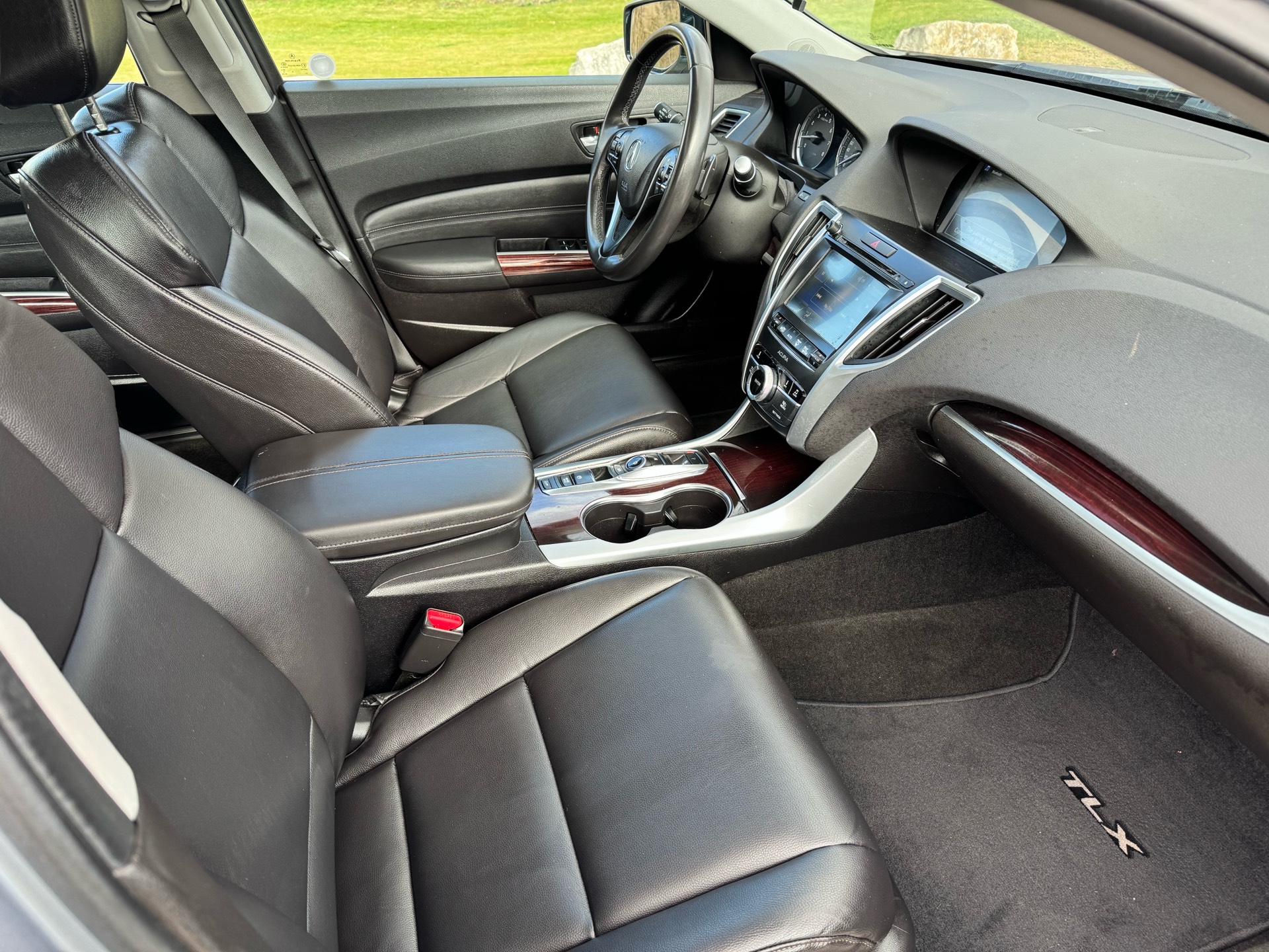 /canadacars/2015-Acura-TLX-04010978429154388.jpg