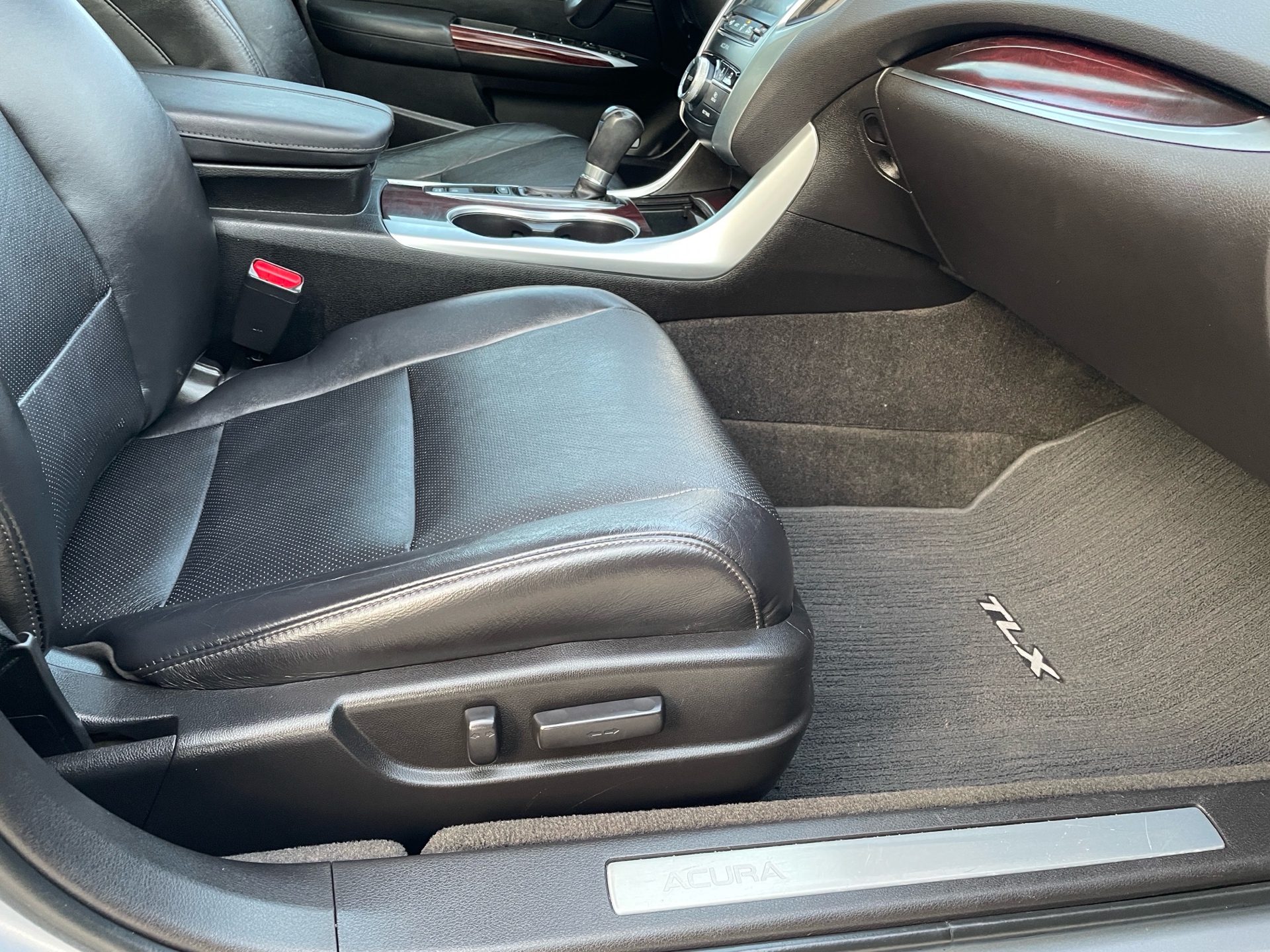 /canadacars/2015-Acura-TLX-385945073412552.jpg