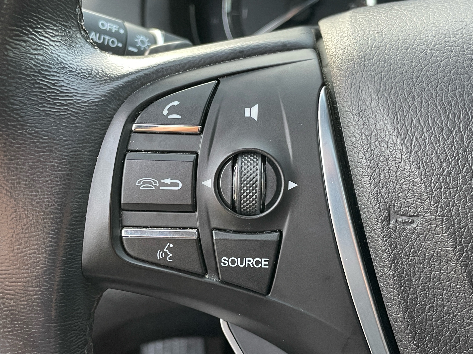 /canadacars/2015-Acura-TLX-5052937718604815.jpg