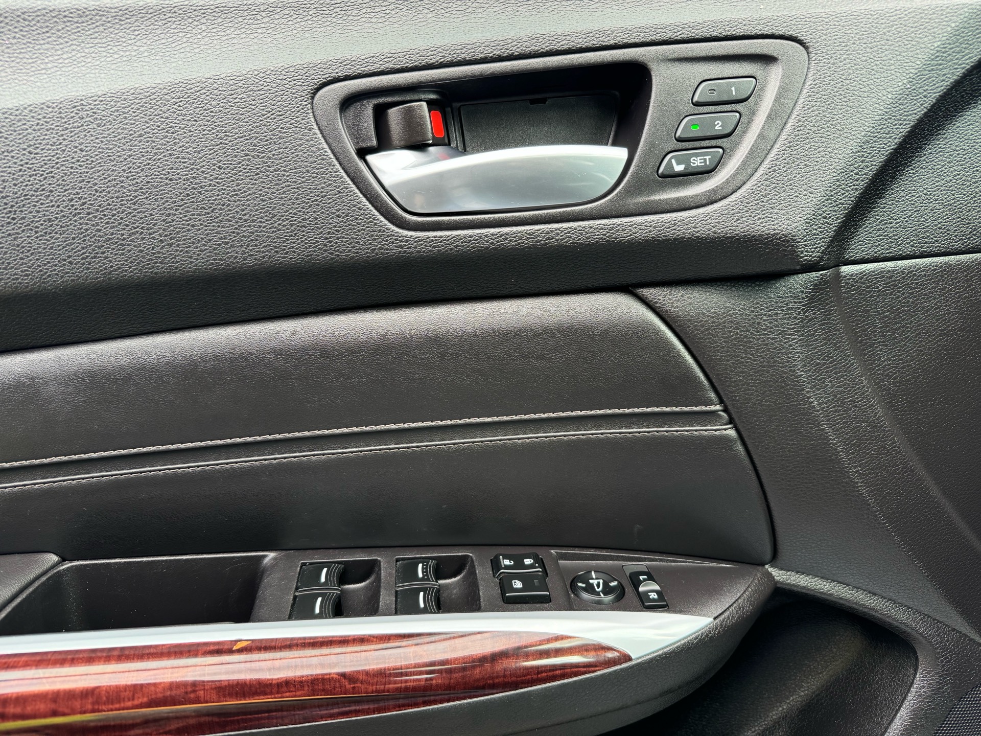 /canadacars/2015-Acura-TLX-8652442059482743.jpg