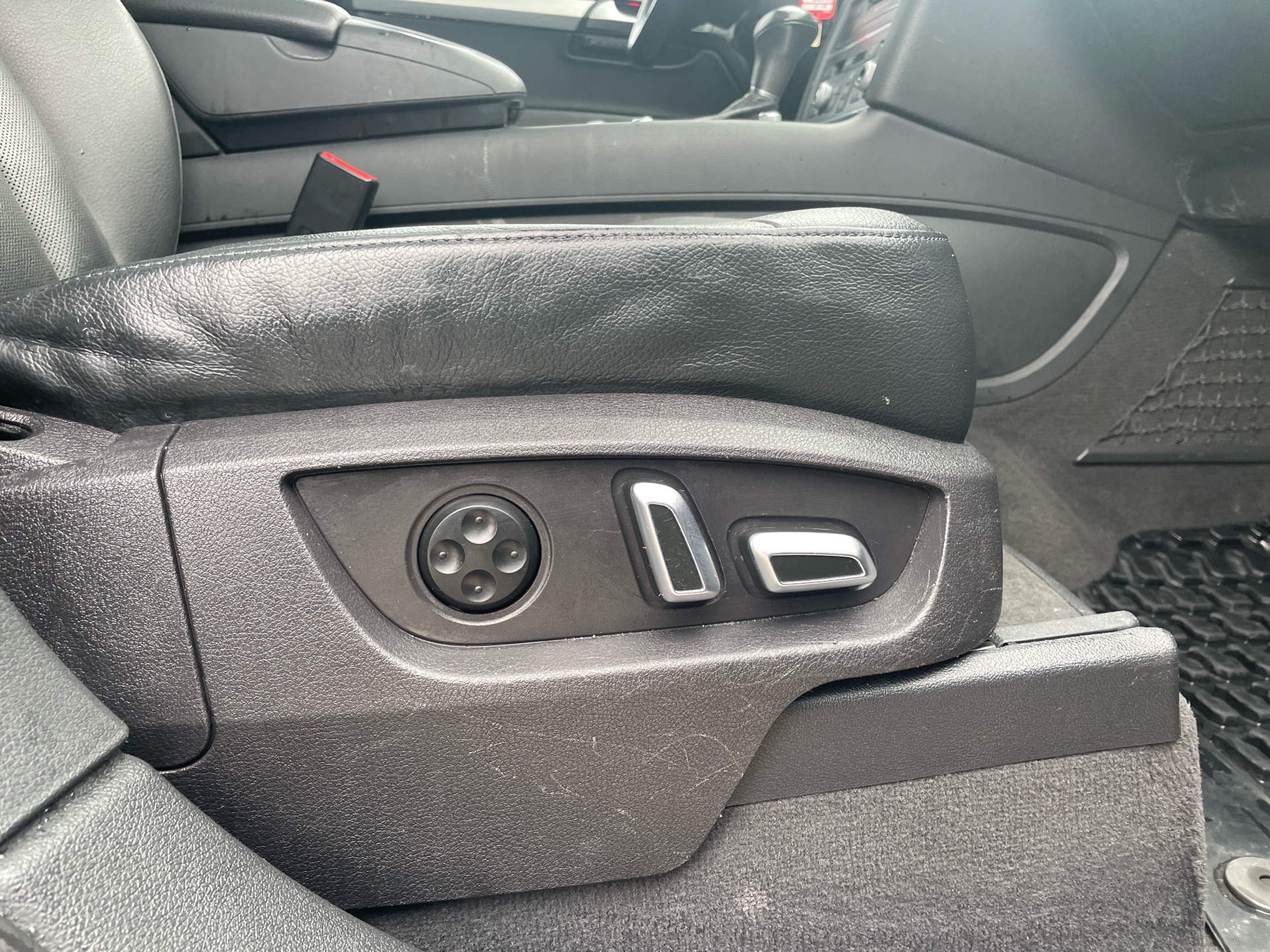 /canadacars/2015-Audi-Q7-0899558418980777.jpg