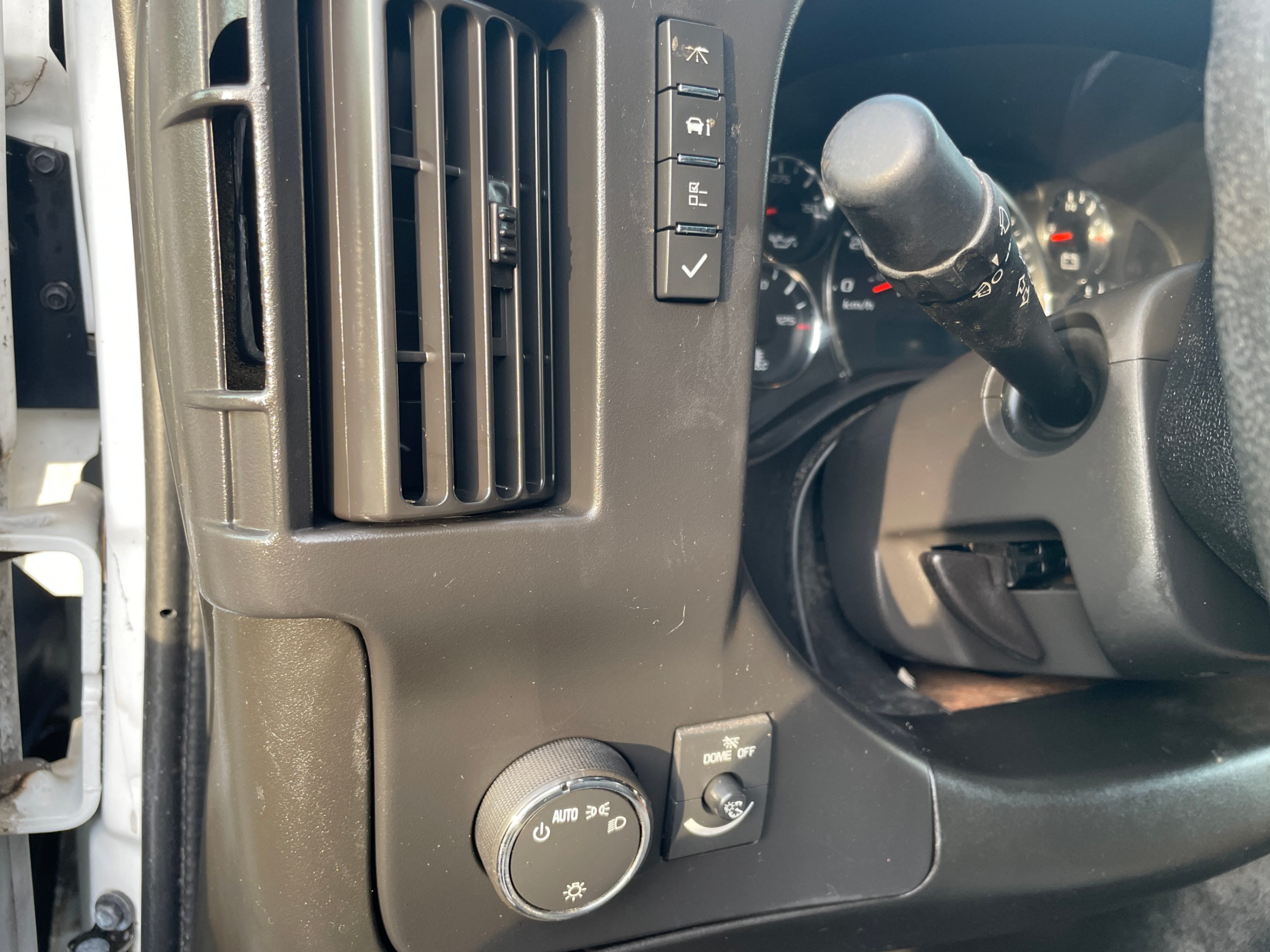 /canadacars/2015-Chevrolet-ExpressCommercial-5404148720344903.jpg