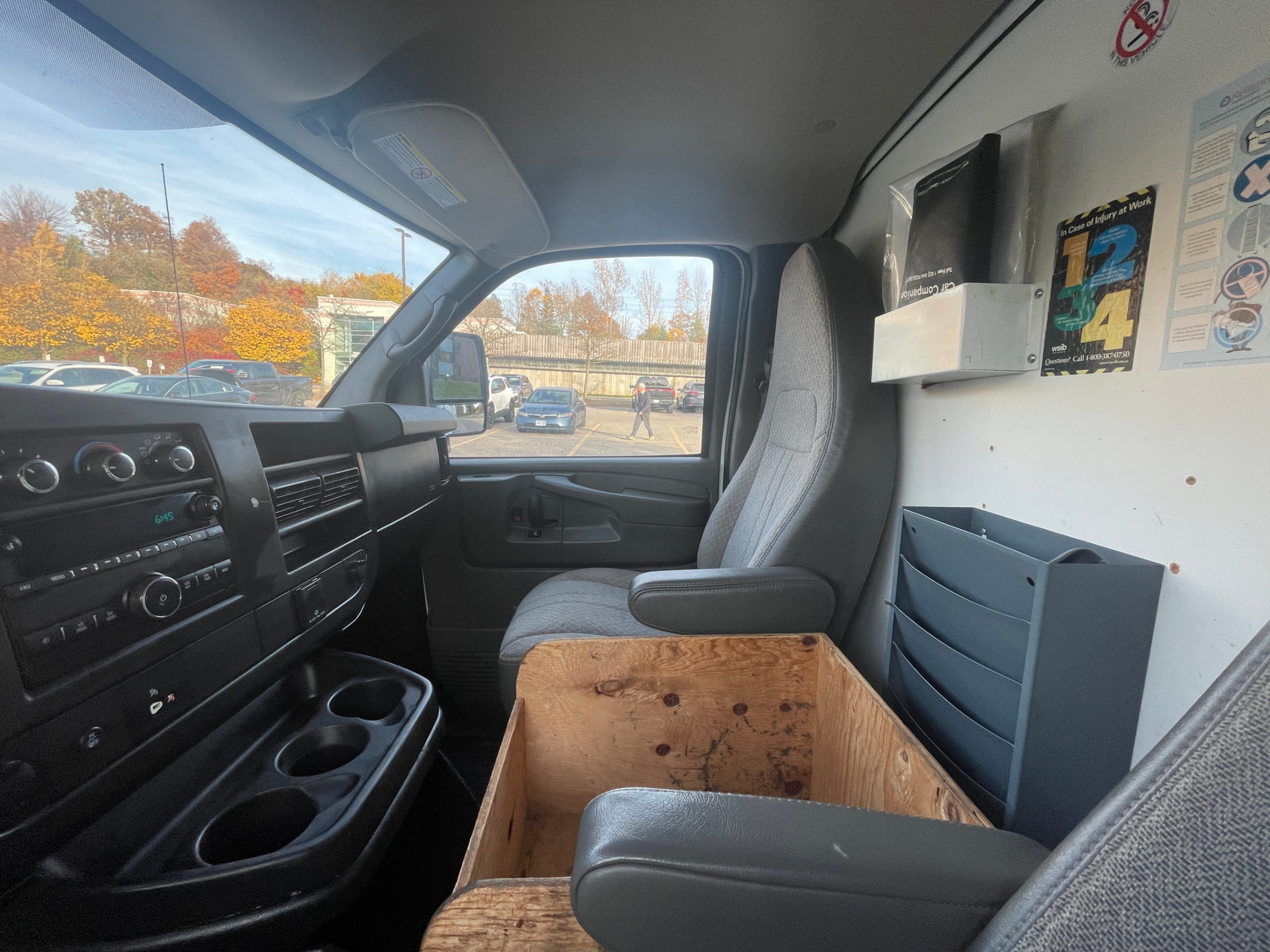 /canadacars/2015-Chevrolet-ExpressCommercial-7384476367288928.jpg
