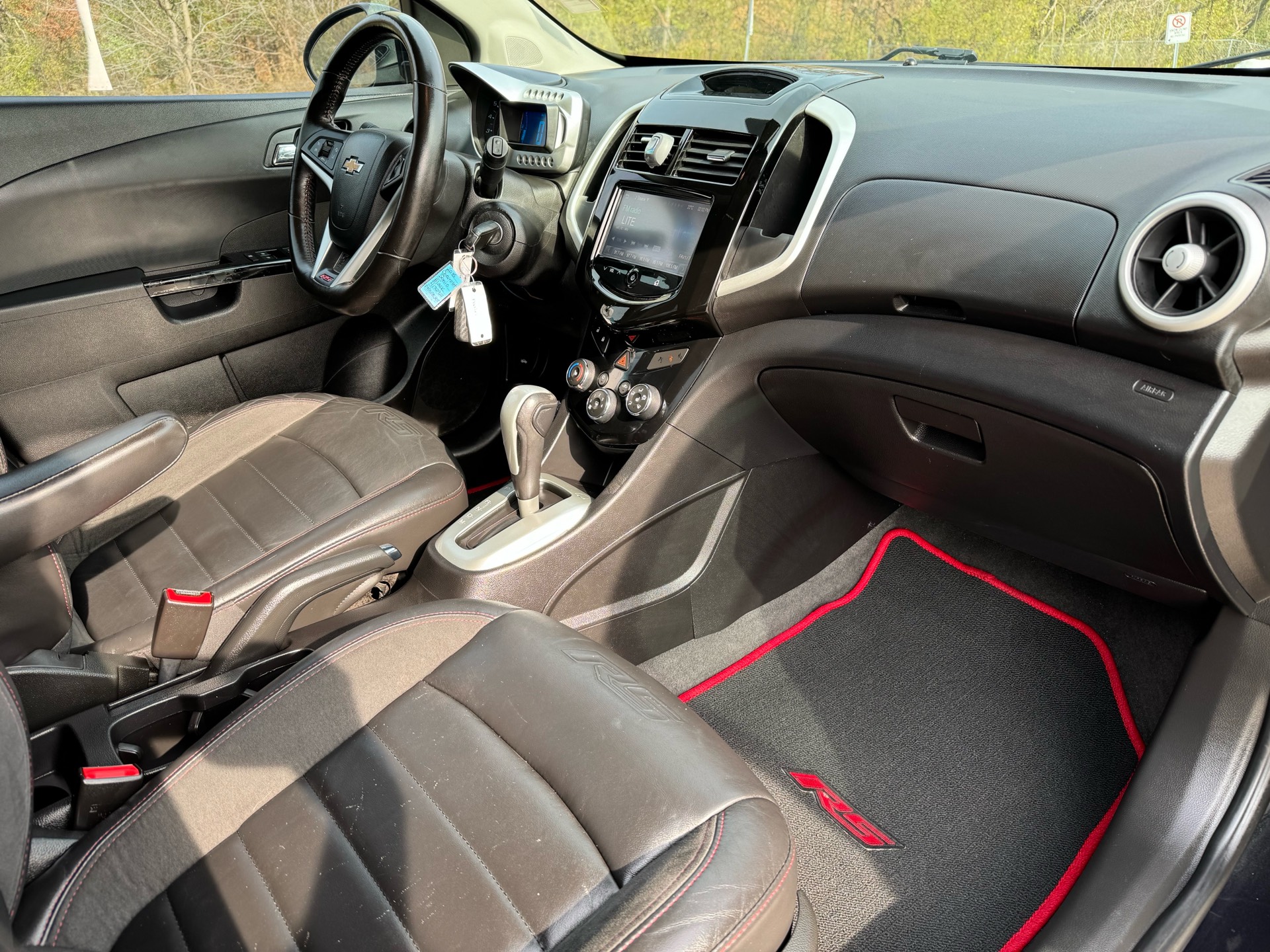 /canadacars/2015-Chevrolet-Sonic-18217249093164423.jpg