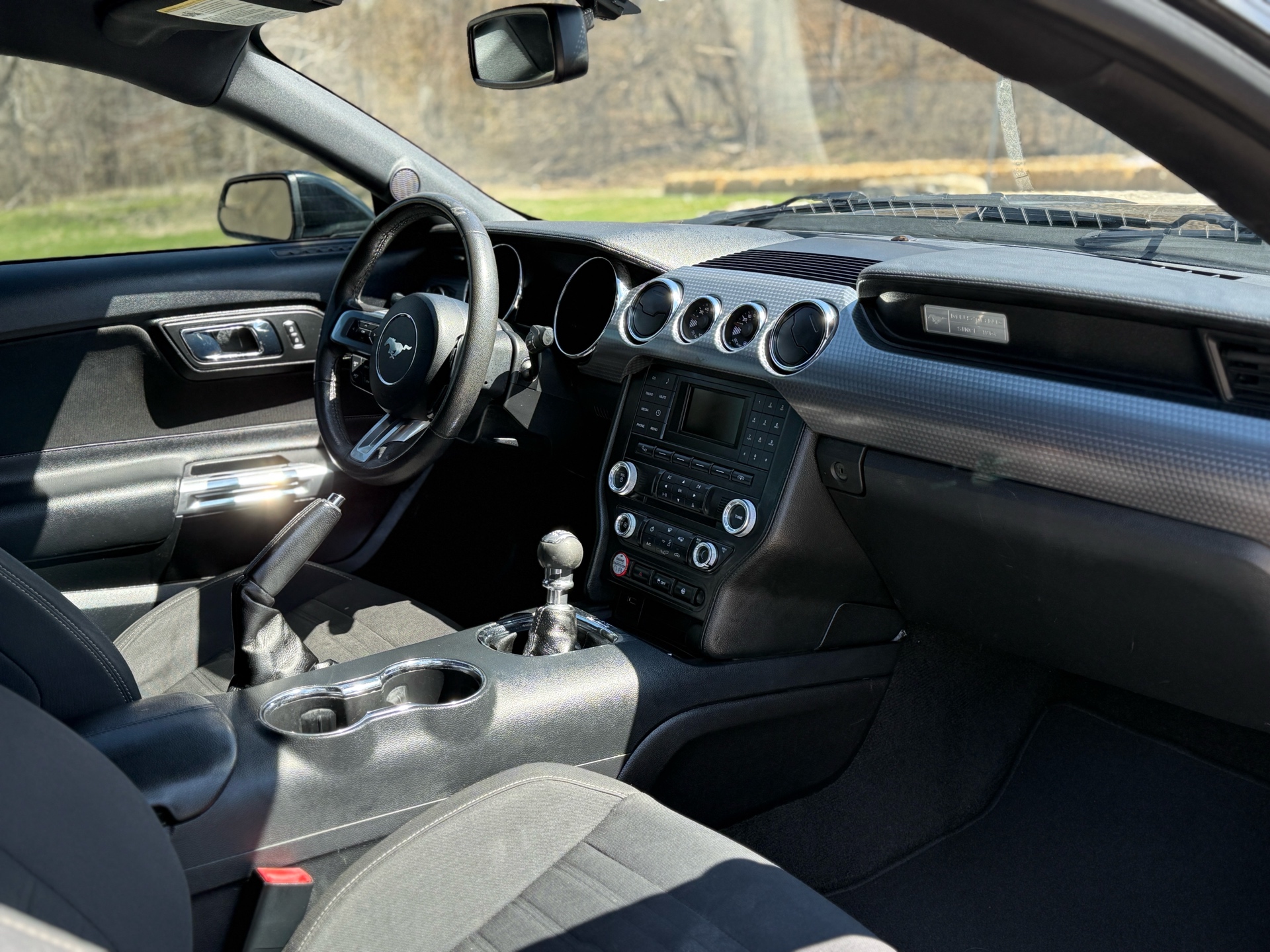/canadacars/2015-Ford-Mustang-581859190490063.jpg
