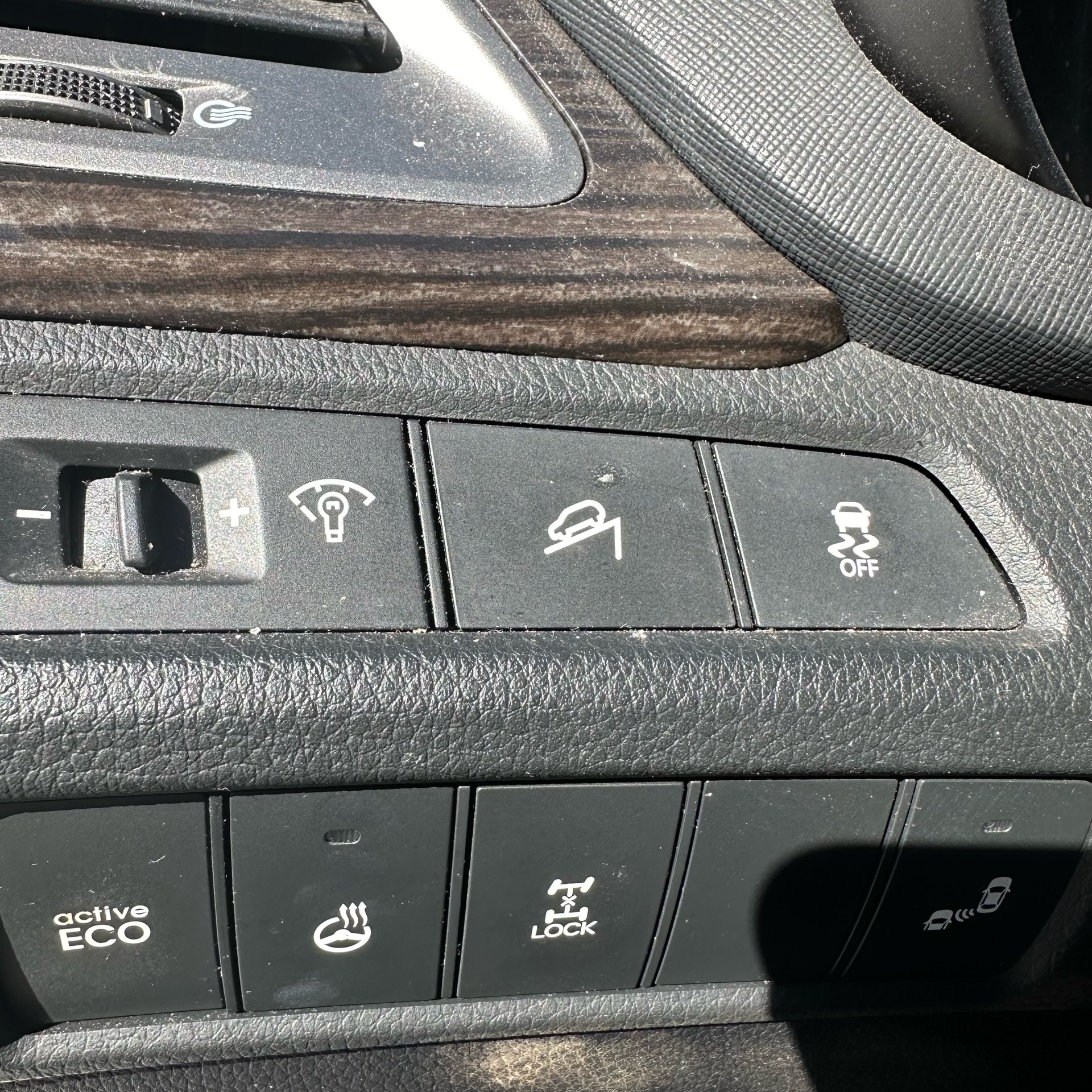 /canadacars/2015-Hyundai-SantaFe-16992539269106177.jpg
