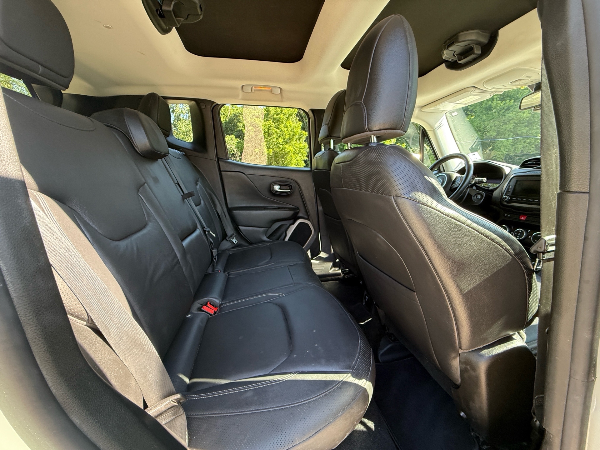 /canadacars/2015-Jeep-Renegade-10029839728580381.jpg