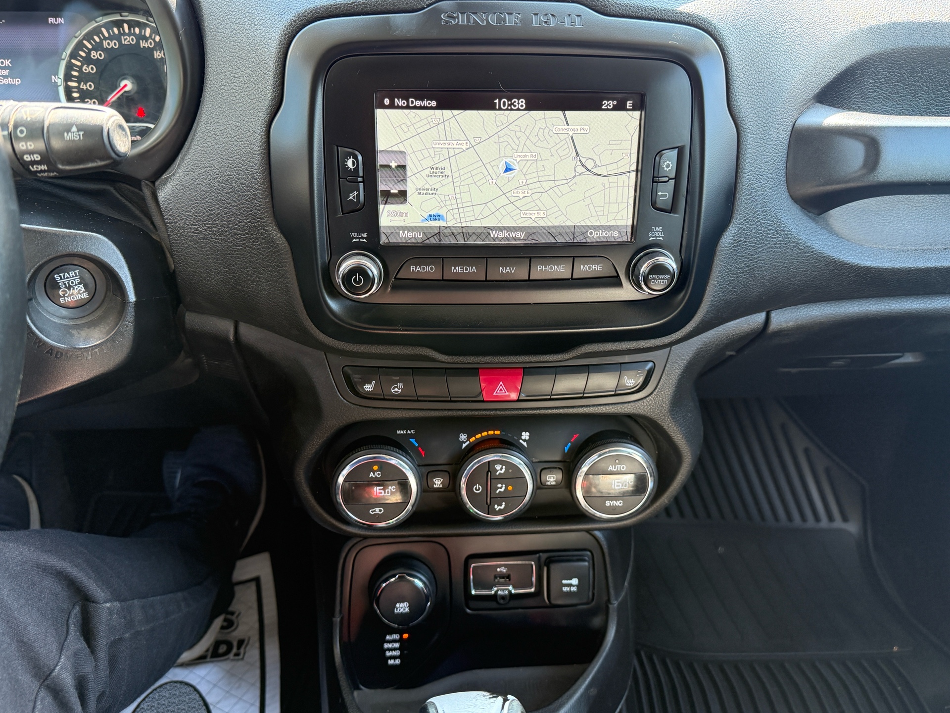 /canadacars/2015-Jeep-Renegade-12232014556405901.jpg