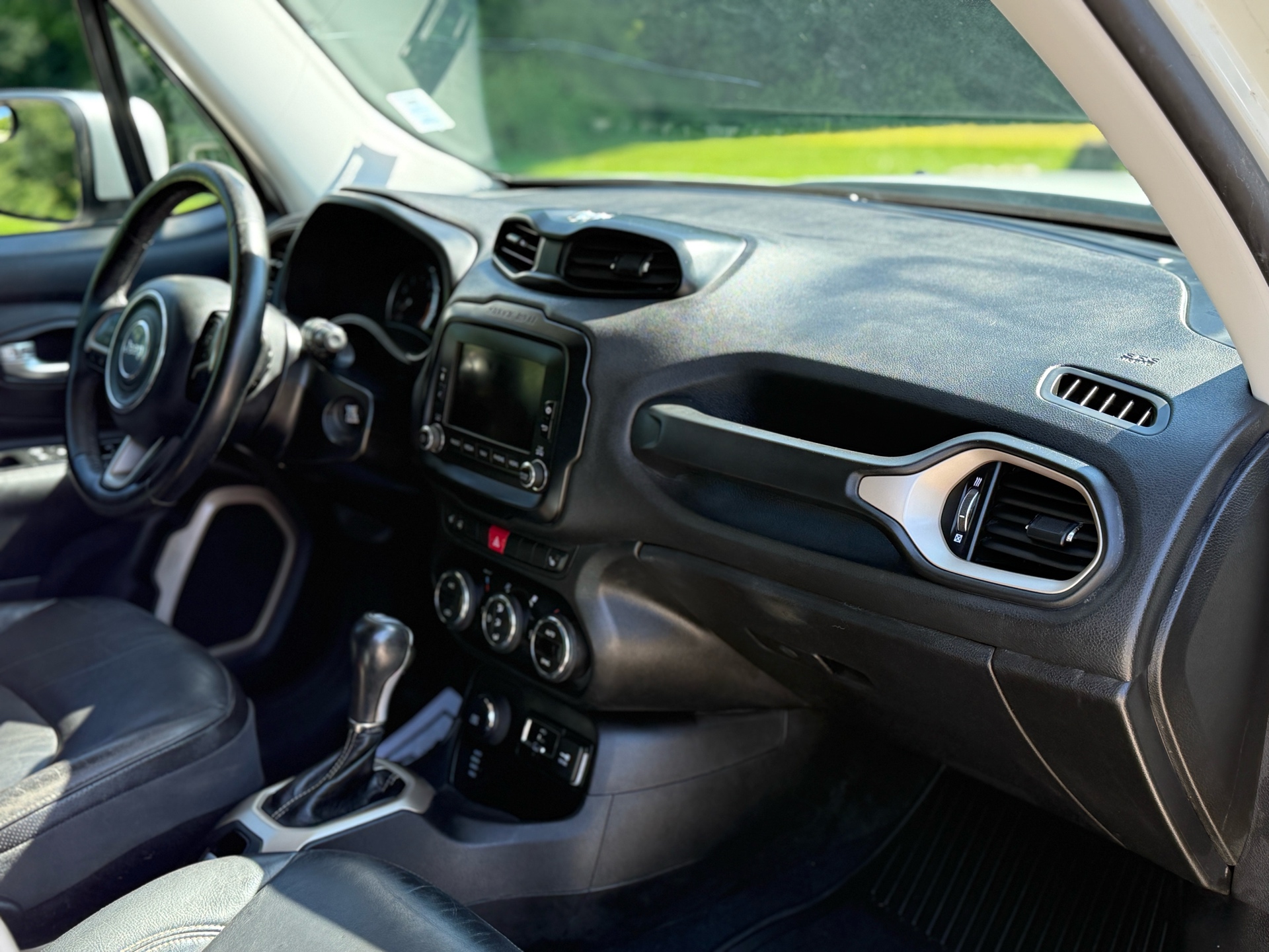 /canadacars/2015-Jeep-Renegade-34814614628527996.jpg