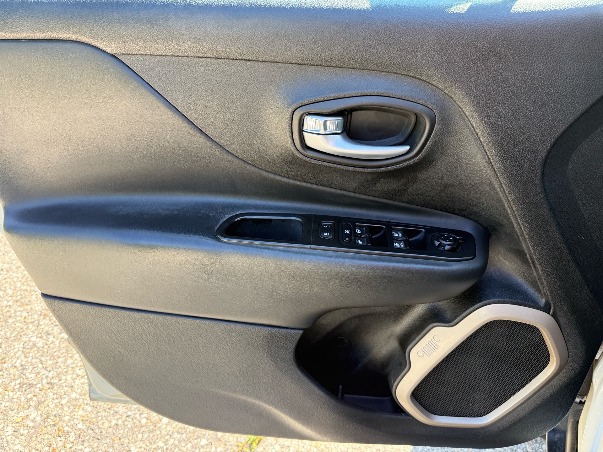 /canadacars/2015-Jeep-Renegade-3811668103920347.jpg