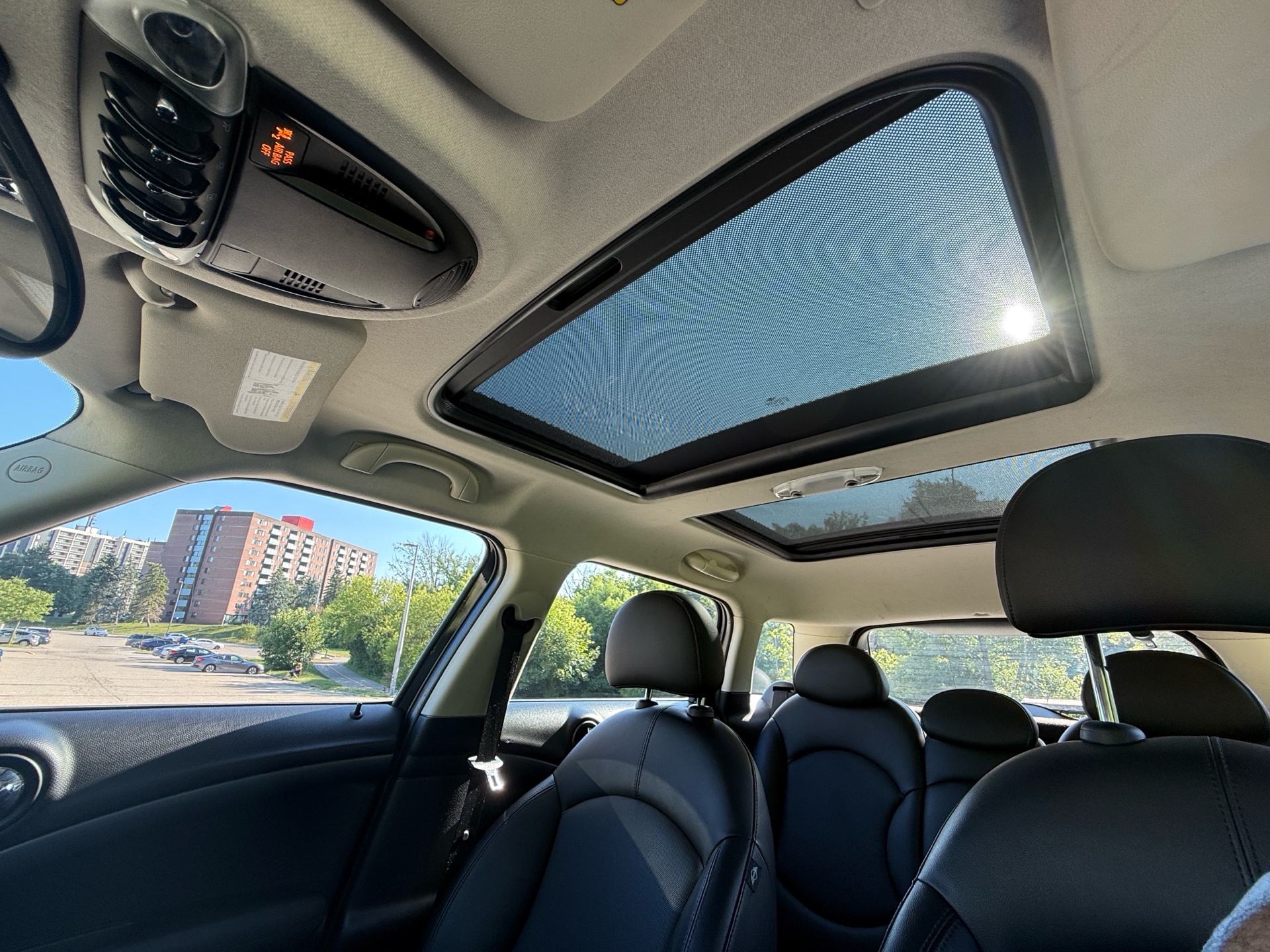 /canadacars/2015-MINI-CooperCountryman-054317839022997916.jpg