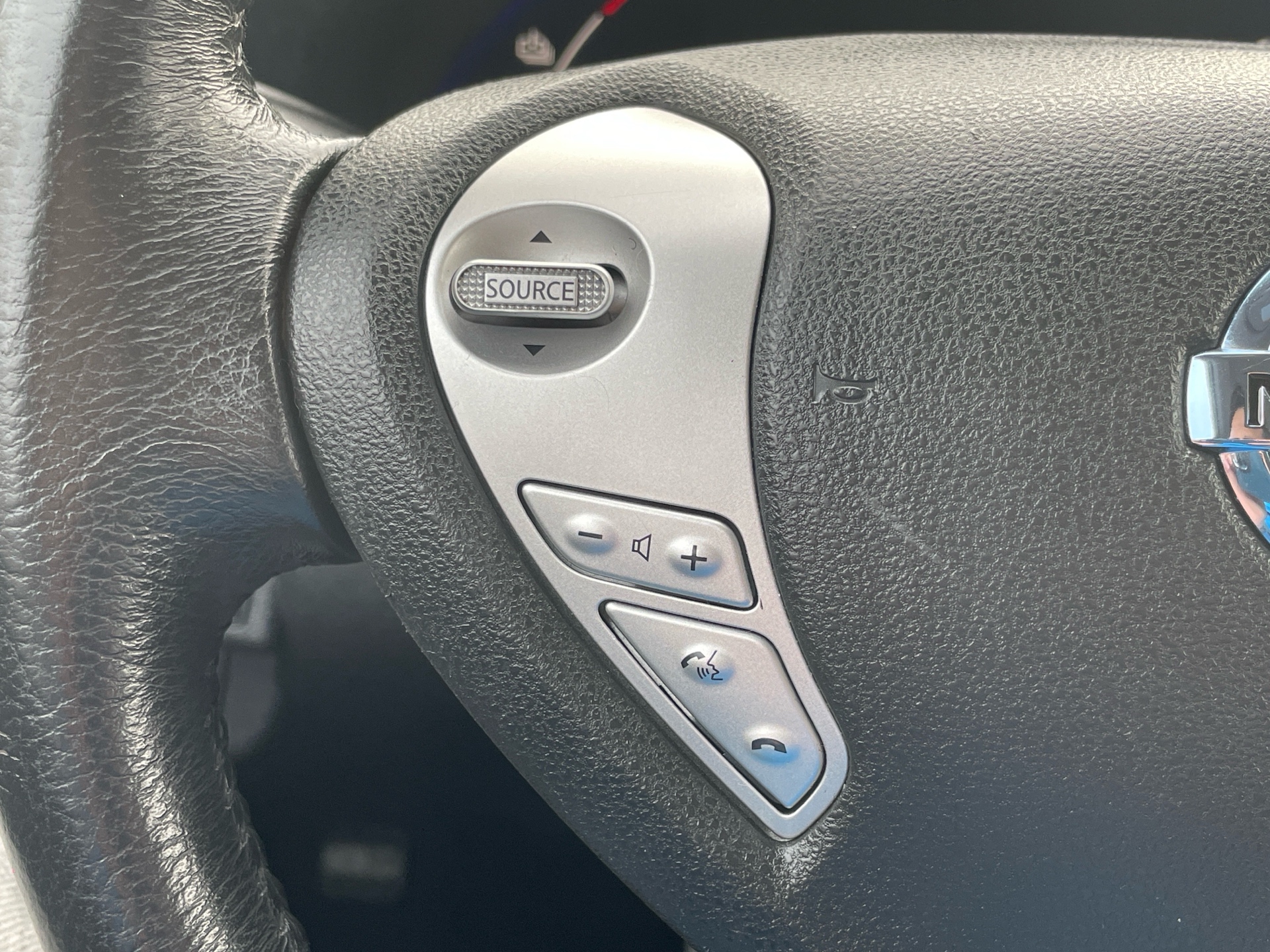 /canadacars/2015-Nissan-LEAF-20254551678723276.jpg