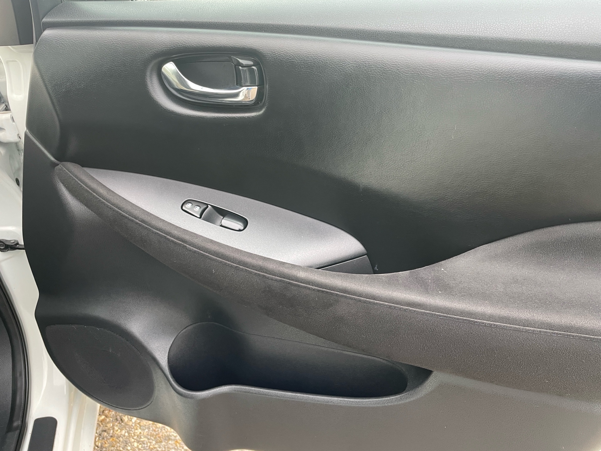 /canadacars/2015-Nissan-LEAF-46042982721364756.jpg
