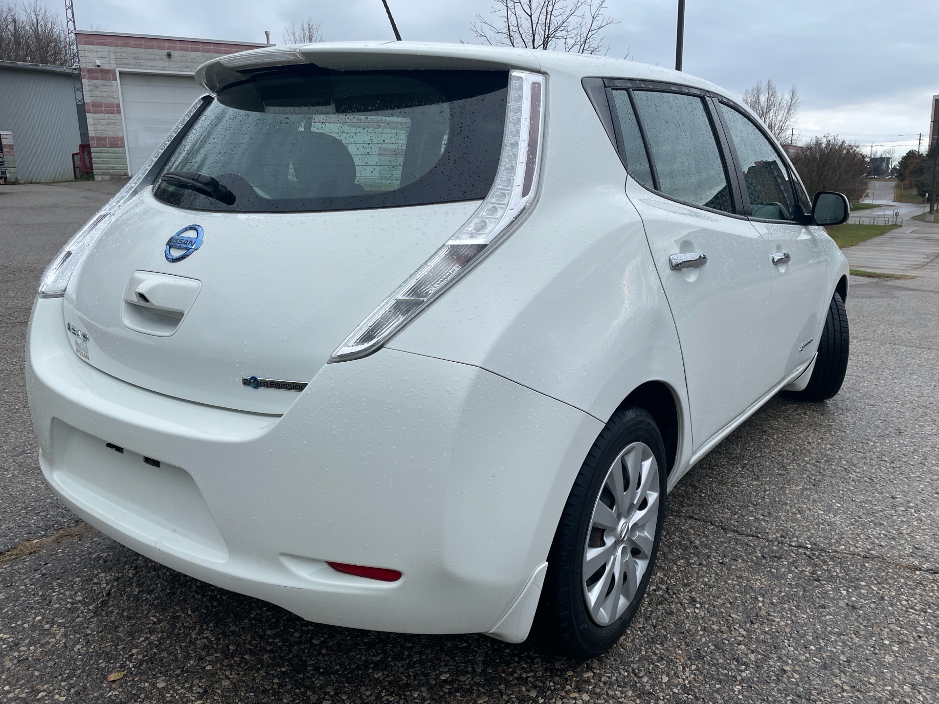 /canadacars/2015-Nissan-LEAF-4891526844907861.jpg