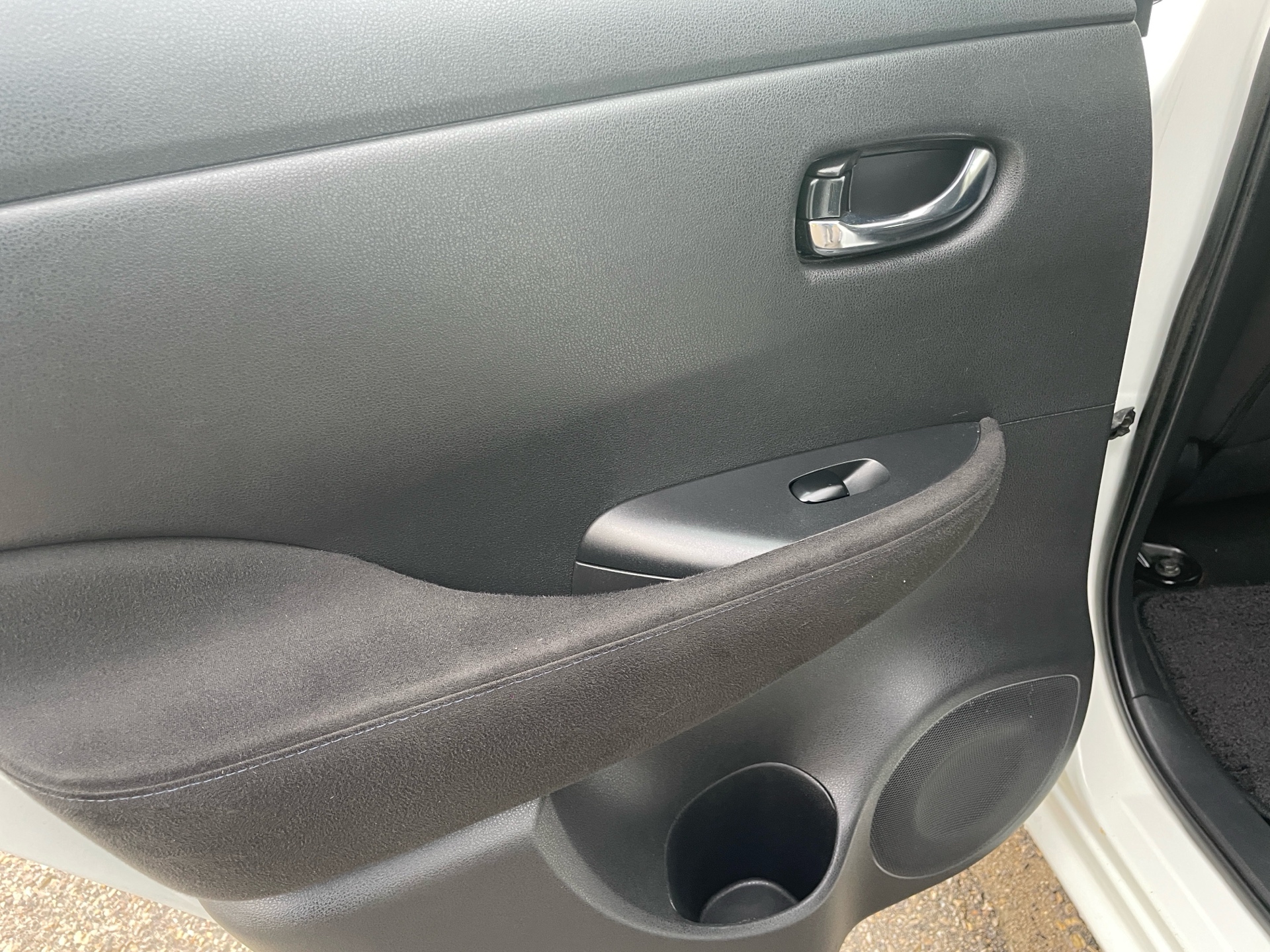 /canadacars/2015-Nissan-LEAF-618398646303965.jpg