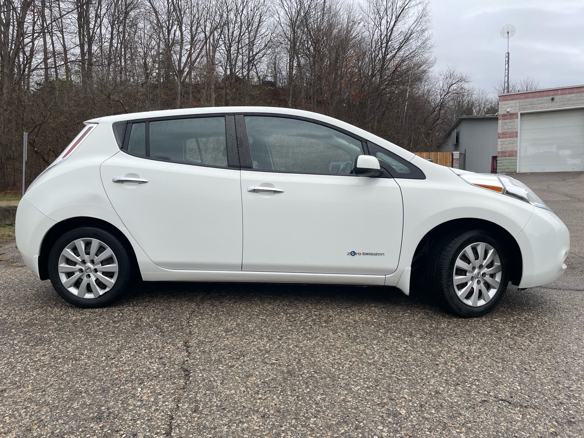 /canadacars/2015-Nissan-LEAF-6632382384277837.jpg