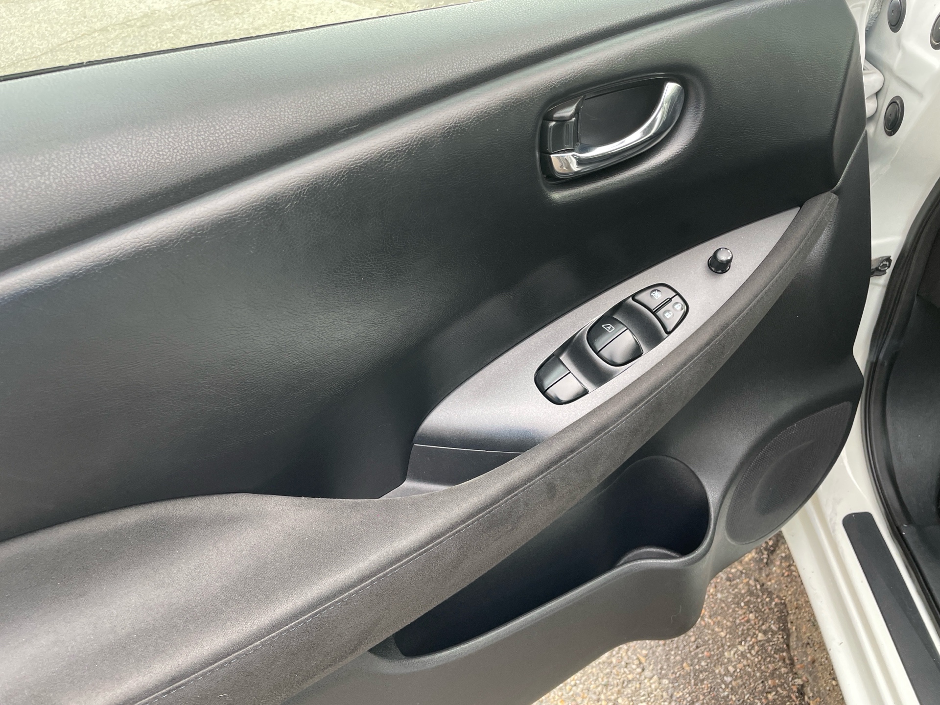 /canadacars/2015-Nissan-LEAF-902992387142741.jpg