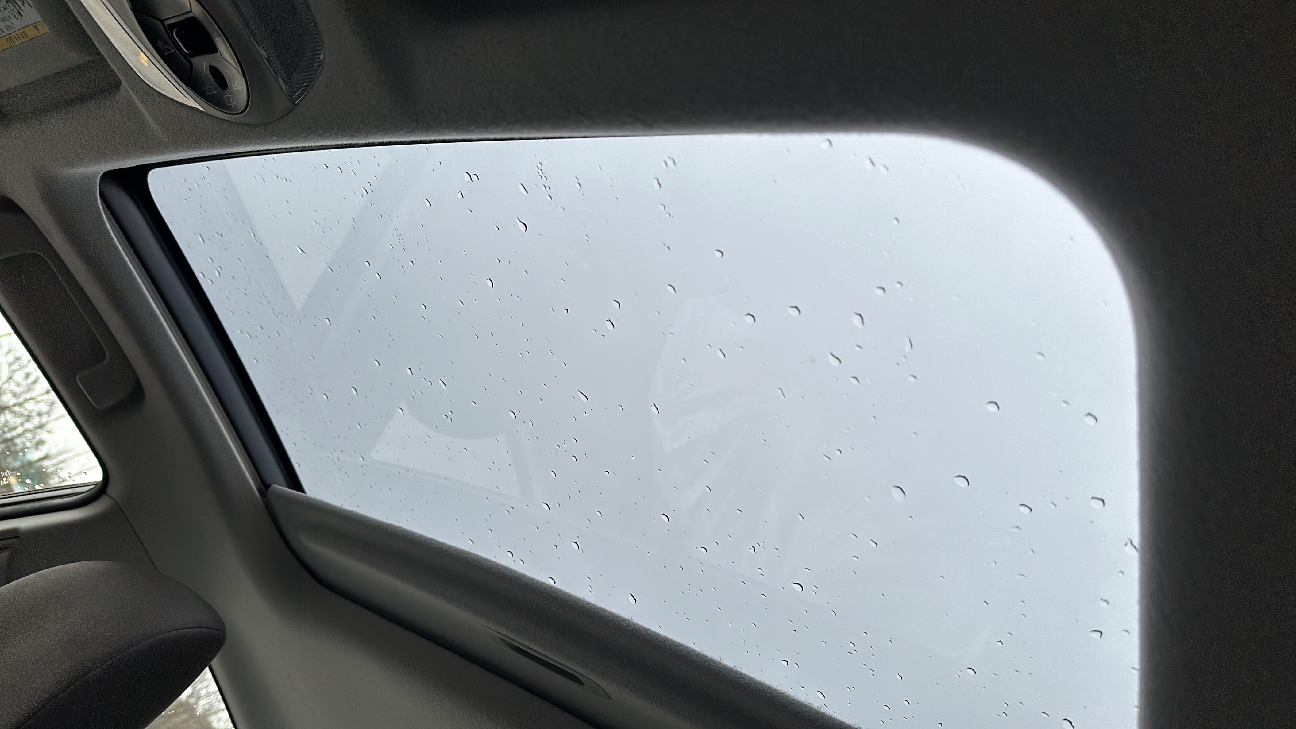 /canadacars/2015-TOYOTA-PRIUS-13584674061149027.jpg
