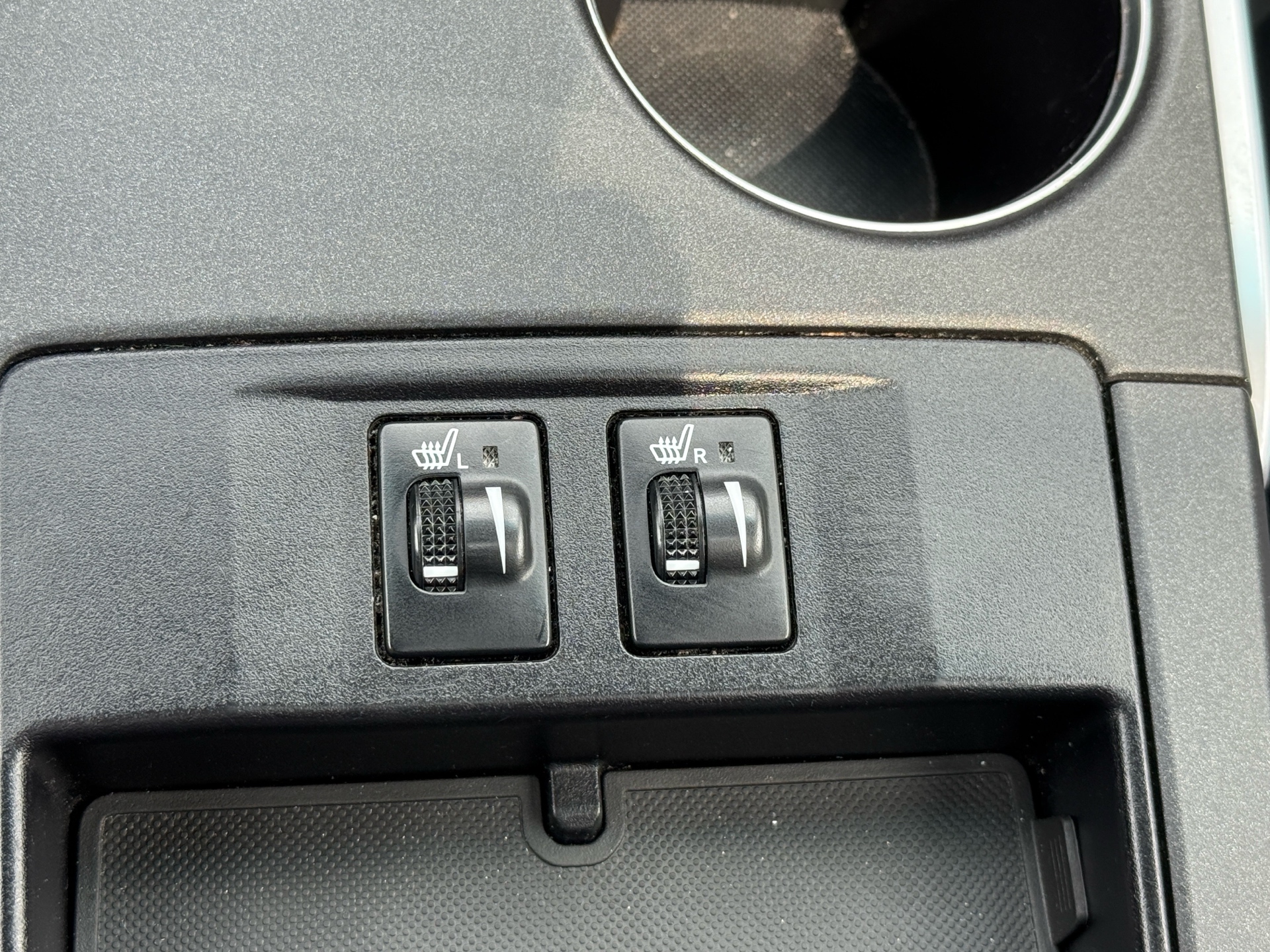 /canadacars/2015-Toyota-Camry-1857173650019306.jpg