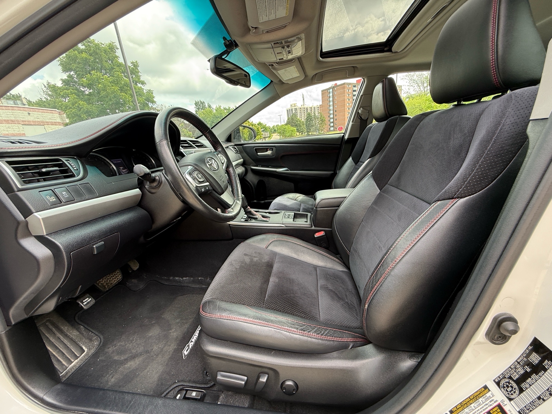 /canadacars/2015-Toyota-Camry-43739337803769596.jpg