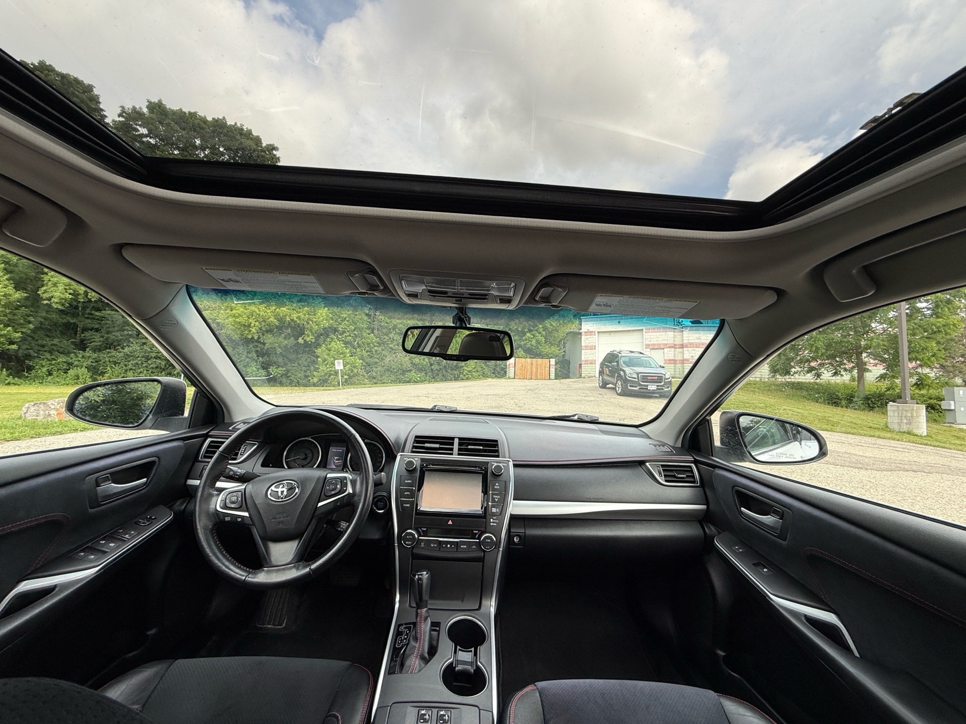 /canadacars/2015-Toyota-Camry-7512275810488418.jpg