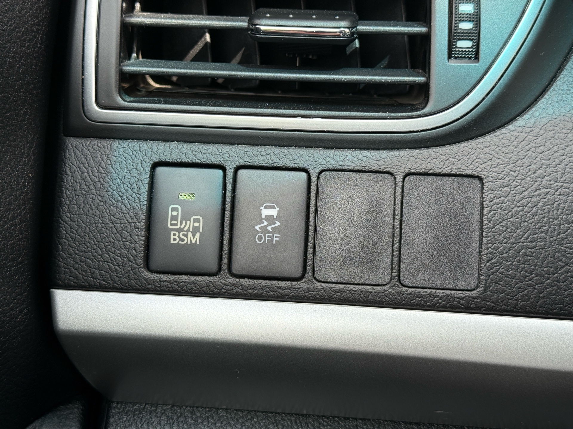 /canadacars/2015-Toyota-Camry-841400557805053.jpg