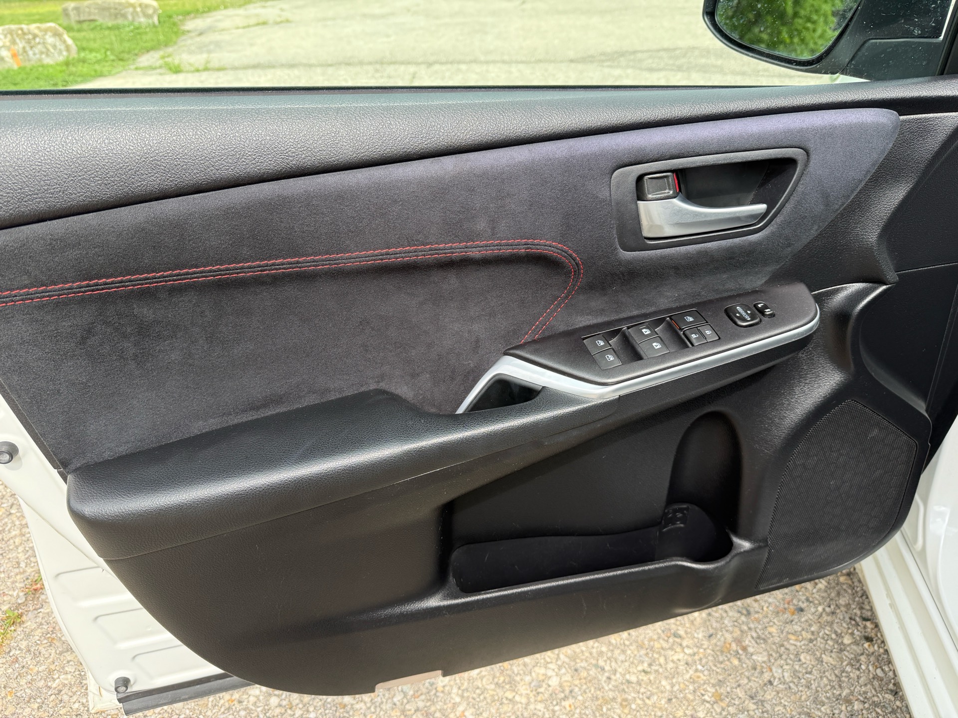 /canadacars/2015-Toyota-Camry-9850102939499492.jpg