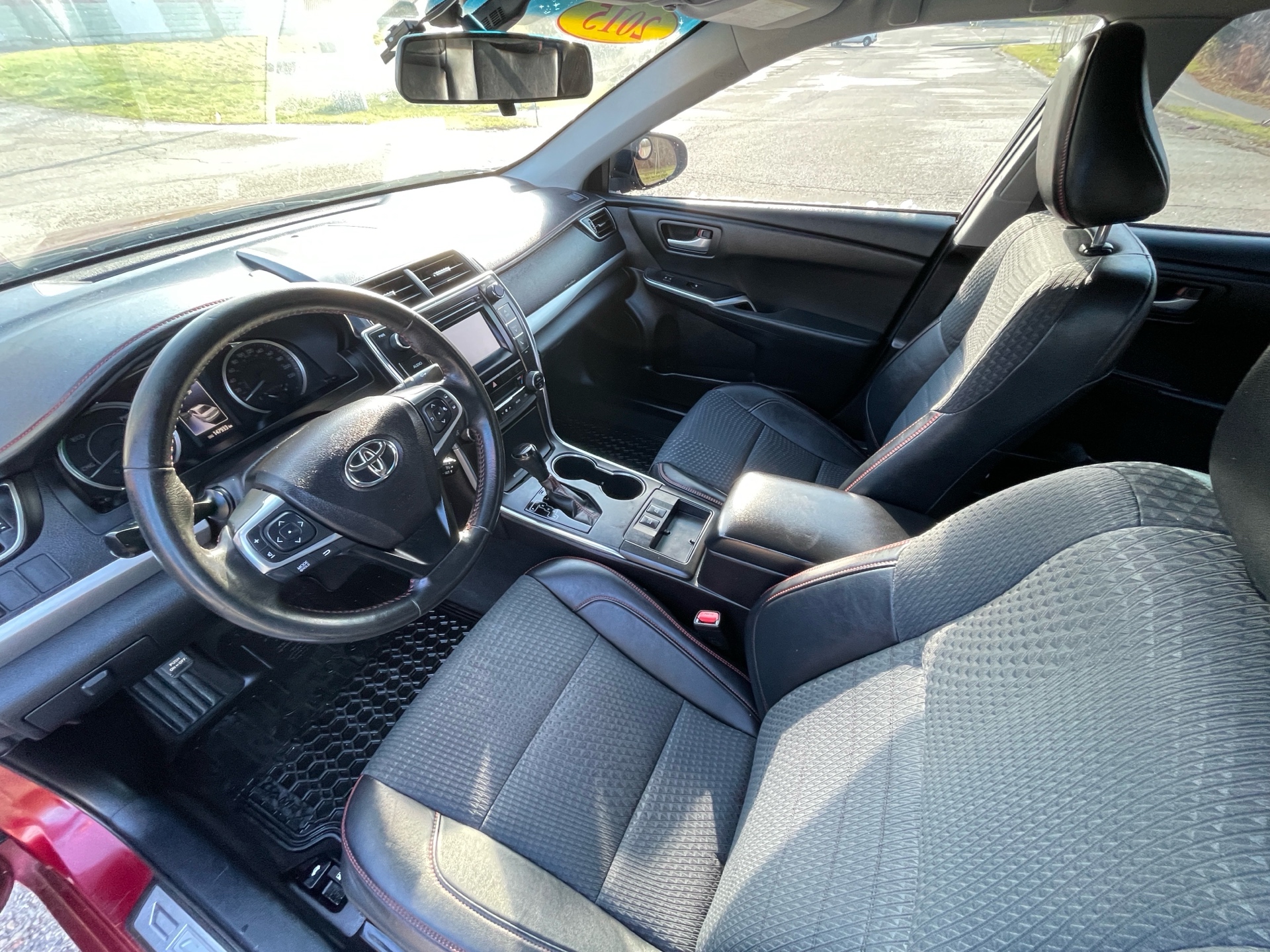 /canadacars/2015-Toyota-CamryHybrid-13677313591858575.jpg