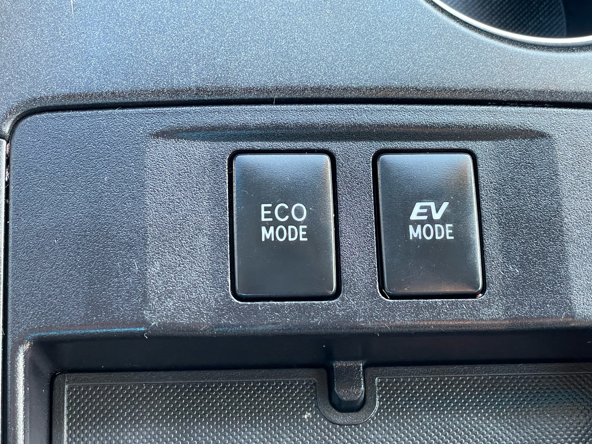 /canadacars/2015-Toyota-CamryHybrid-2629117414628708.jpg