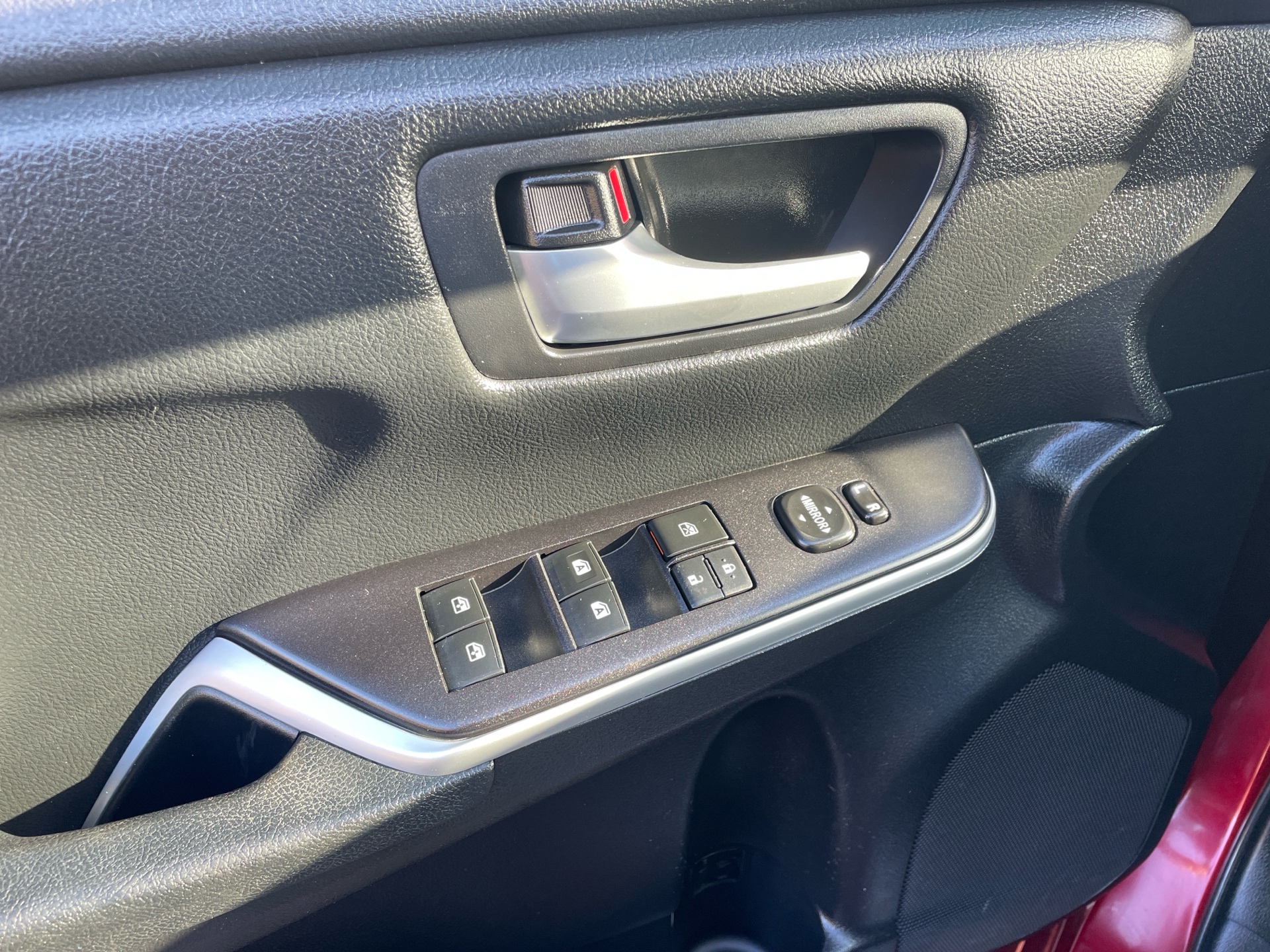 /canadacars/2015-Toyota-CamryHybrid-5033023319852339.jpg