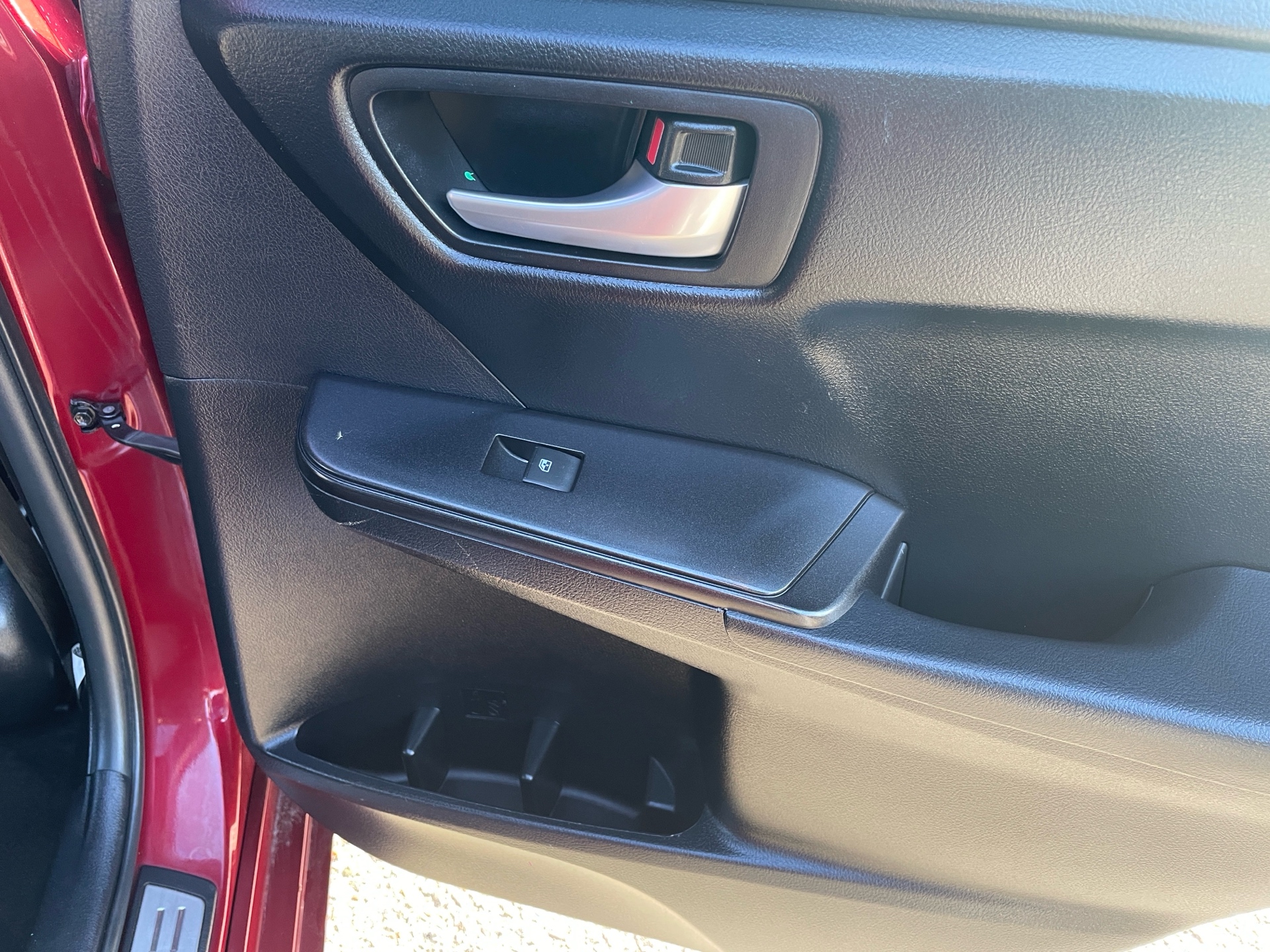 /canadacars/2015-Toyota-CamryHybrid-6759388988367798.jpg