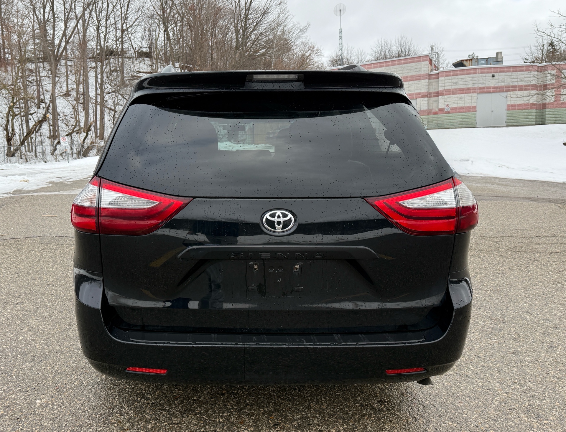 /canadacars/2015-Toyota-Sienna-3105654413862522.jpg