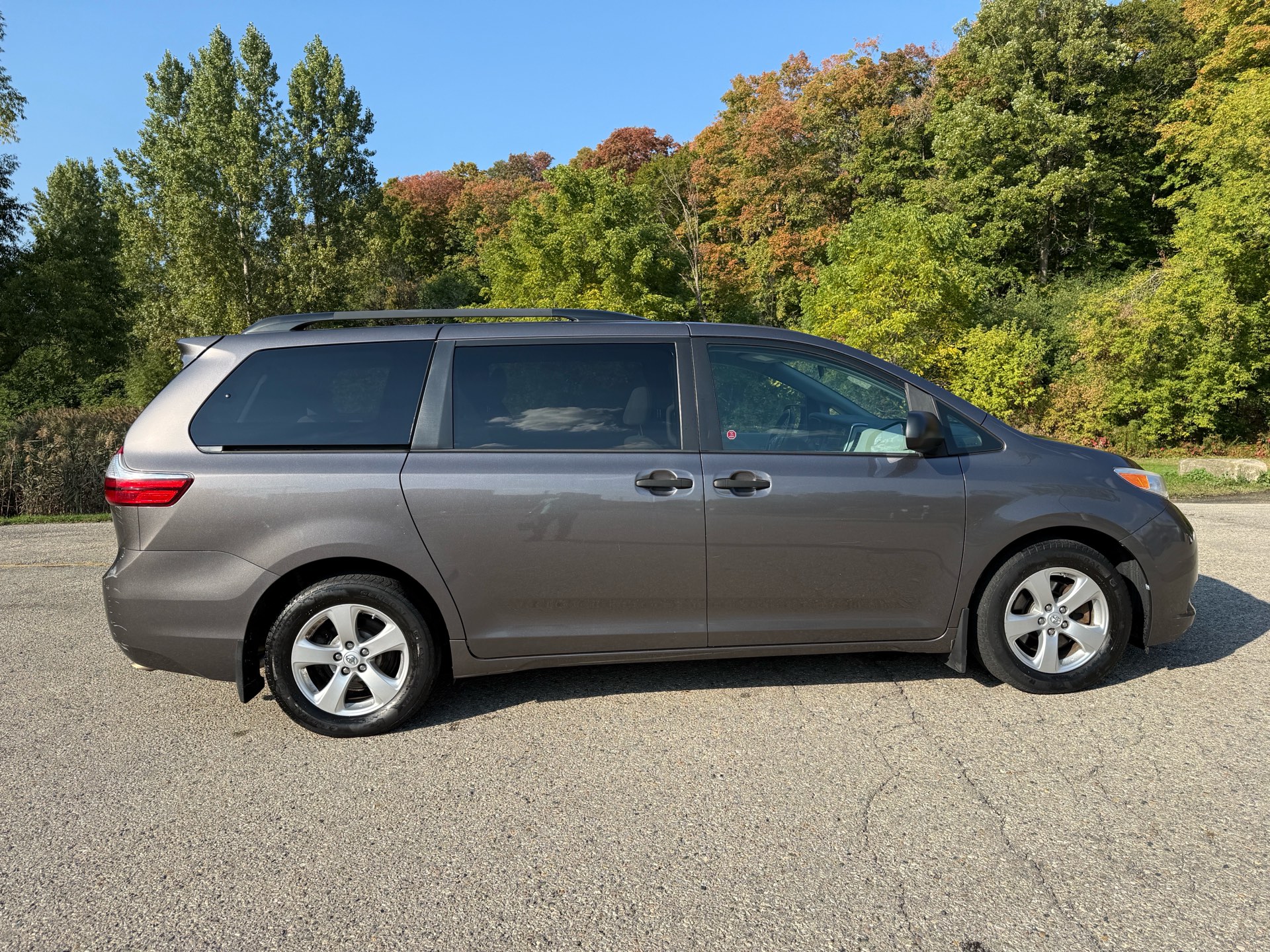 /canadacars/2015-Toyota-Sienna-4488751036182539.jpg