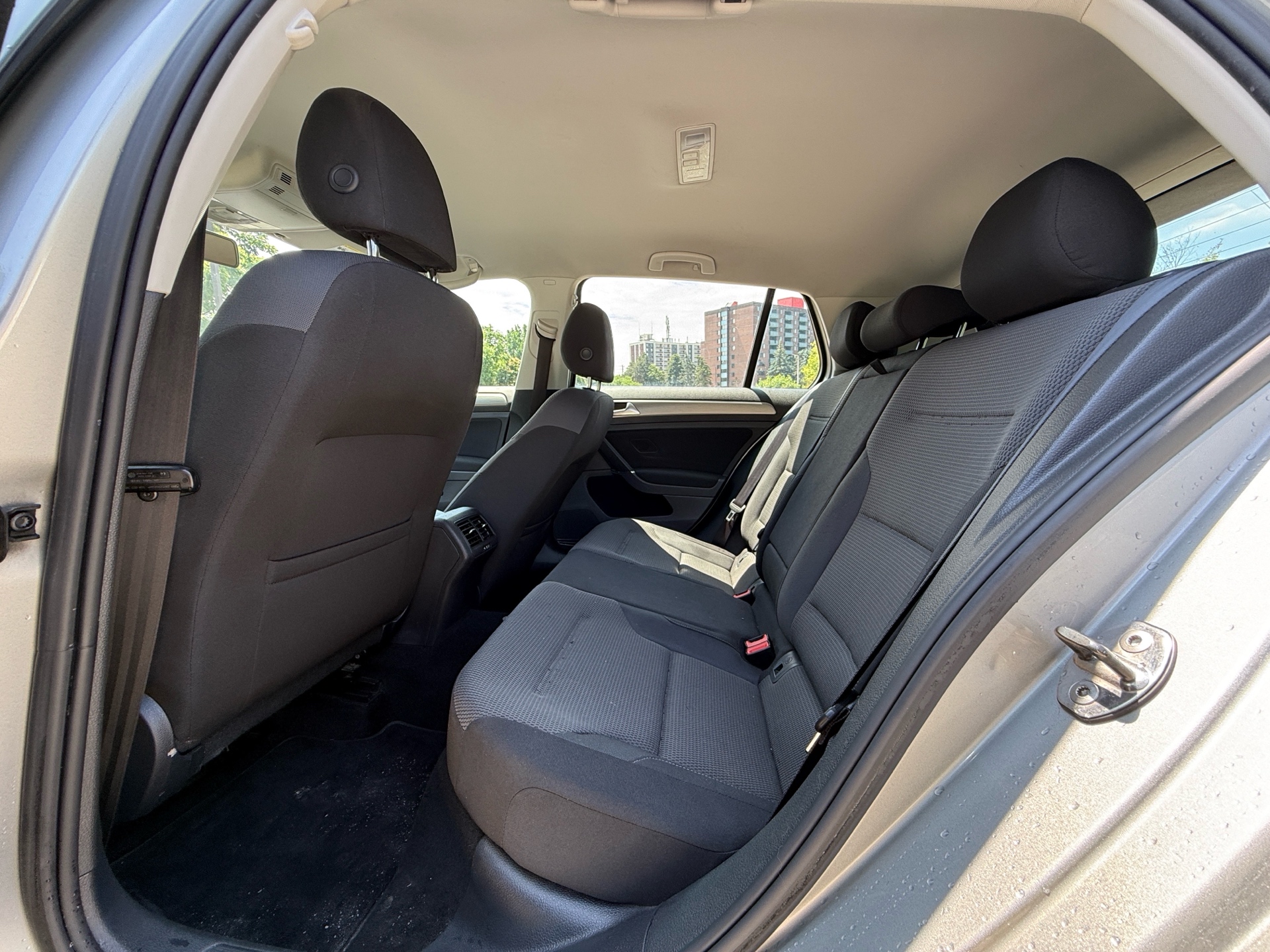 /canadacars/2015-Volkswagen-Golf-006508531317476862.jpg