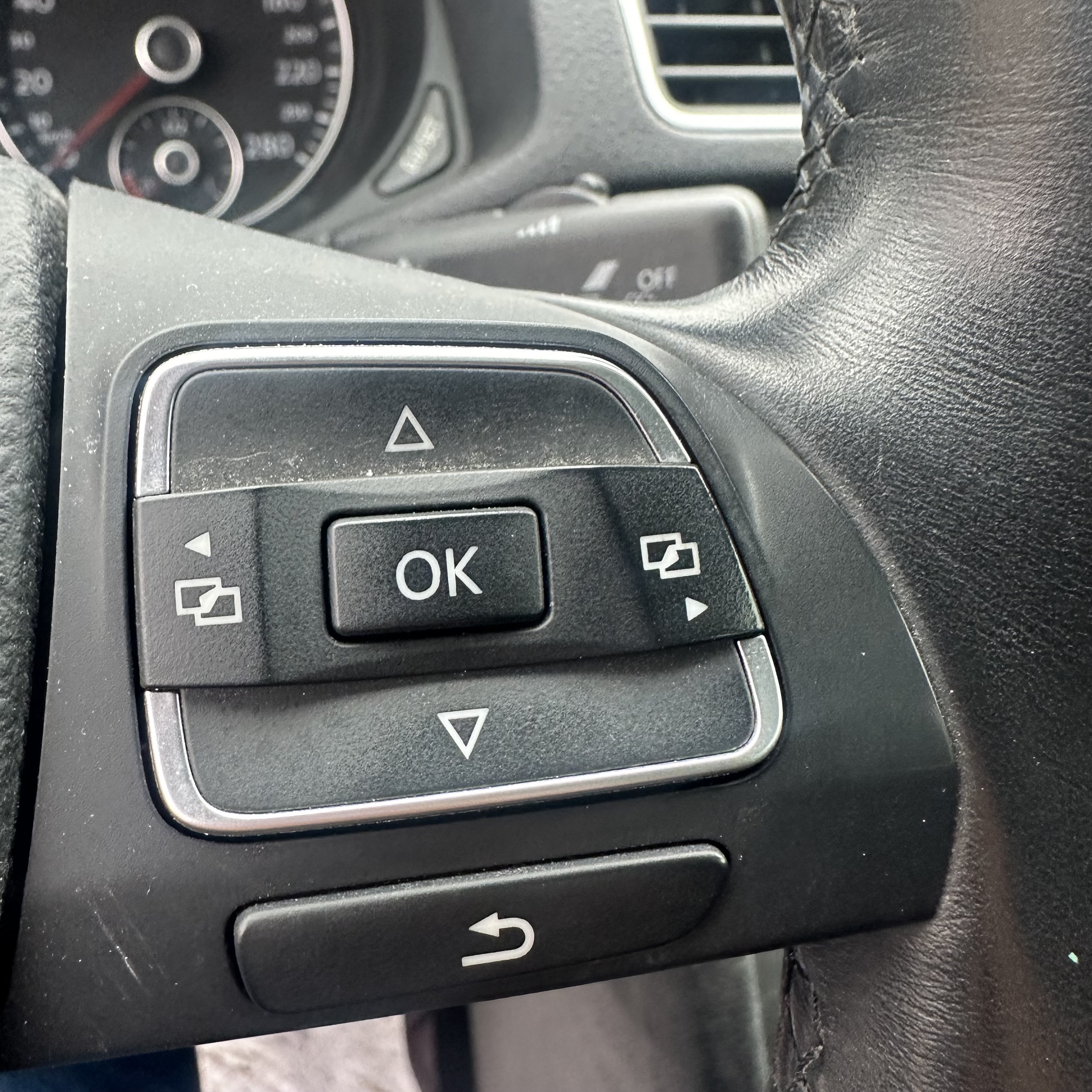 /canadacars/2015-Volkswagen-Passat-1661087419840499.jpg