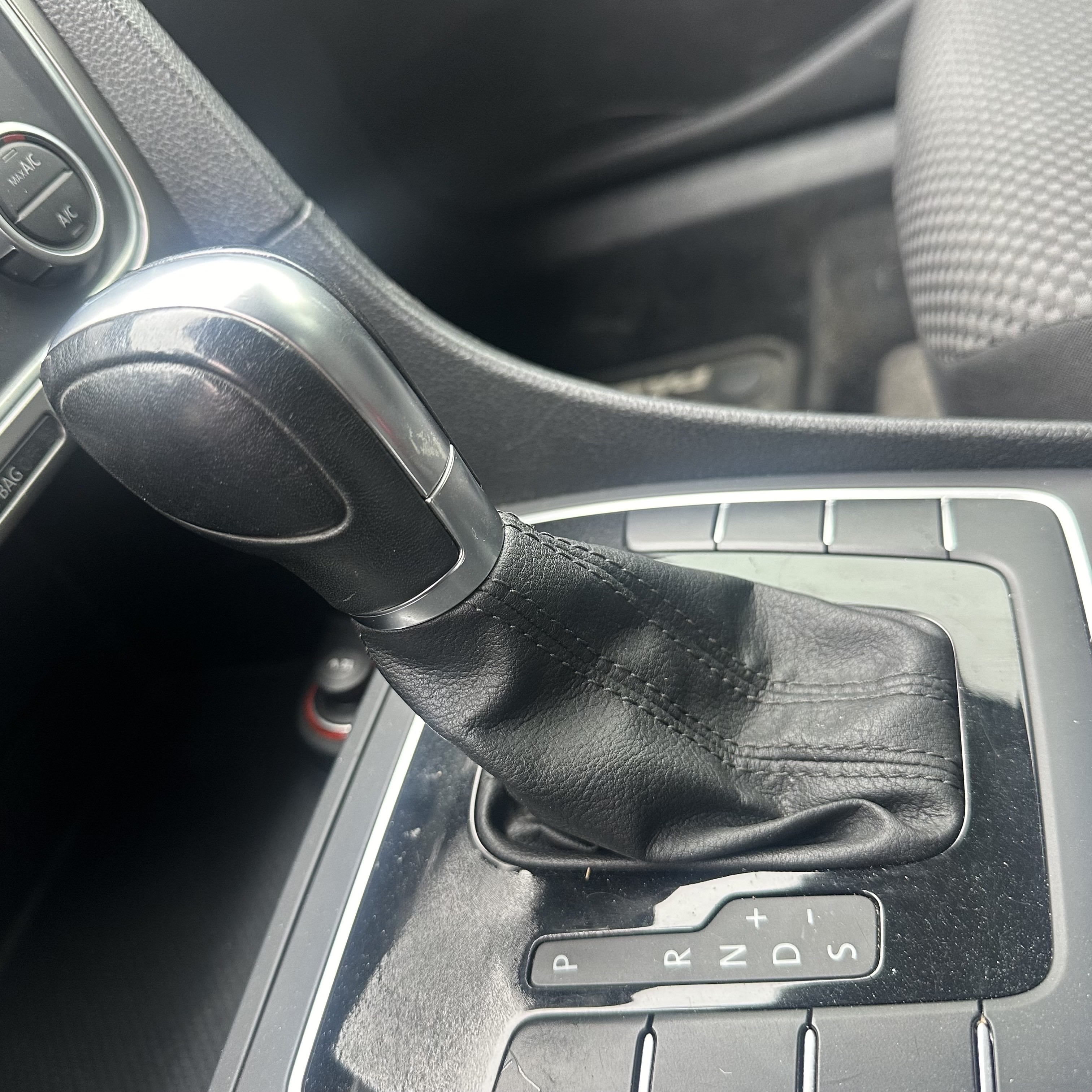 /canadacars/2015-Volkswagen-Passat-5414421518497503.jpg