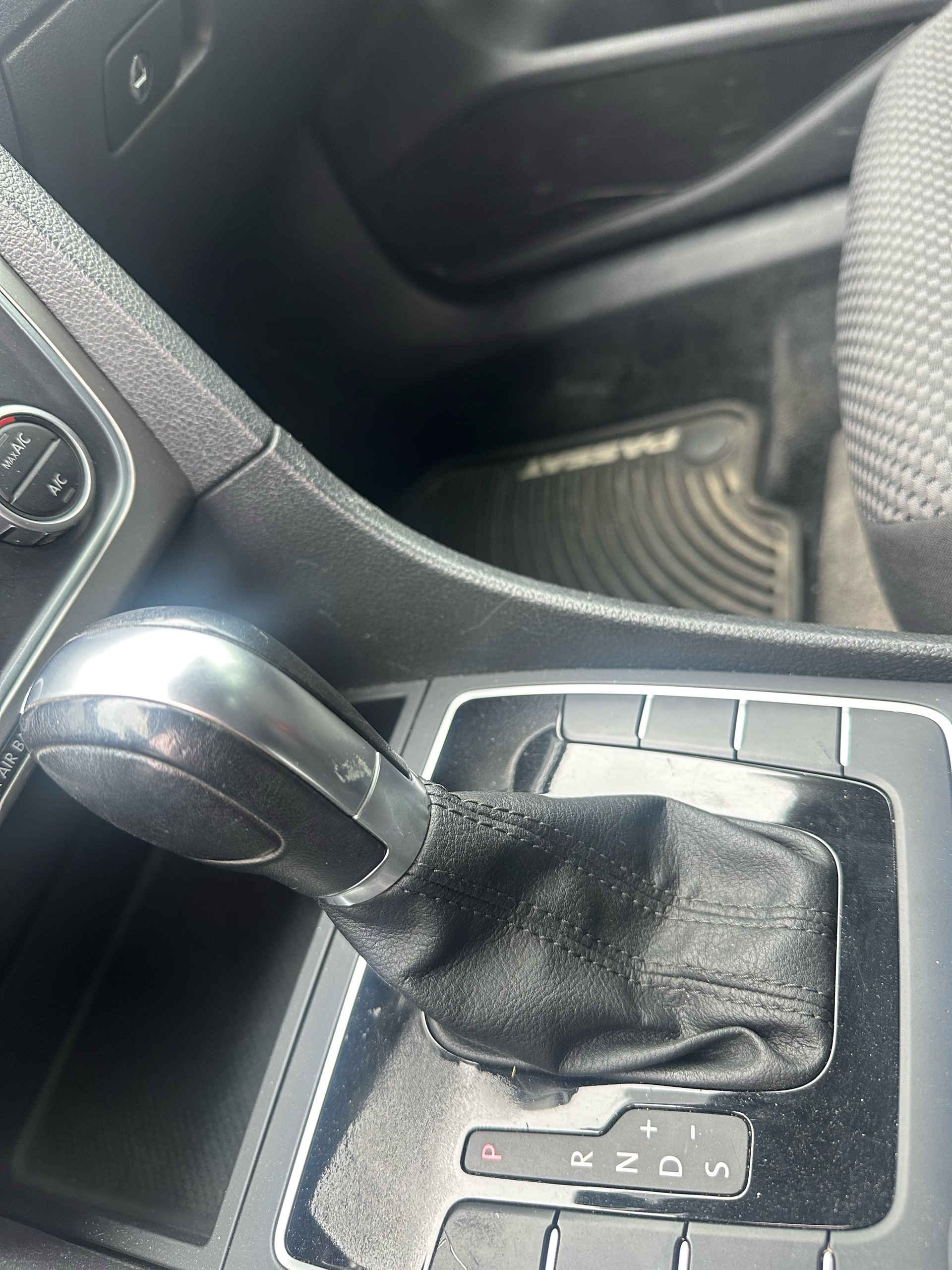 /canadacars/2015-Volkswagen-Passat-6056496664616224.jpg