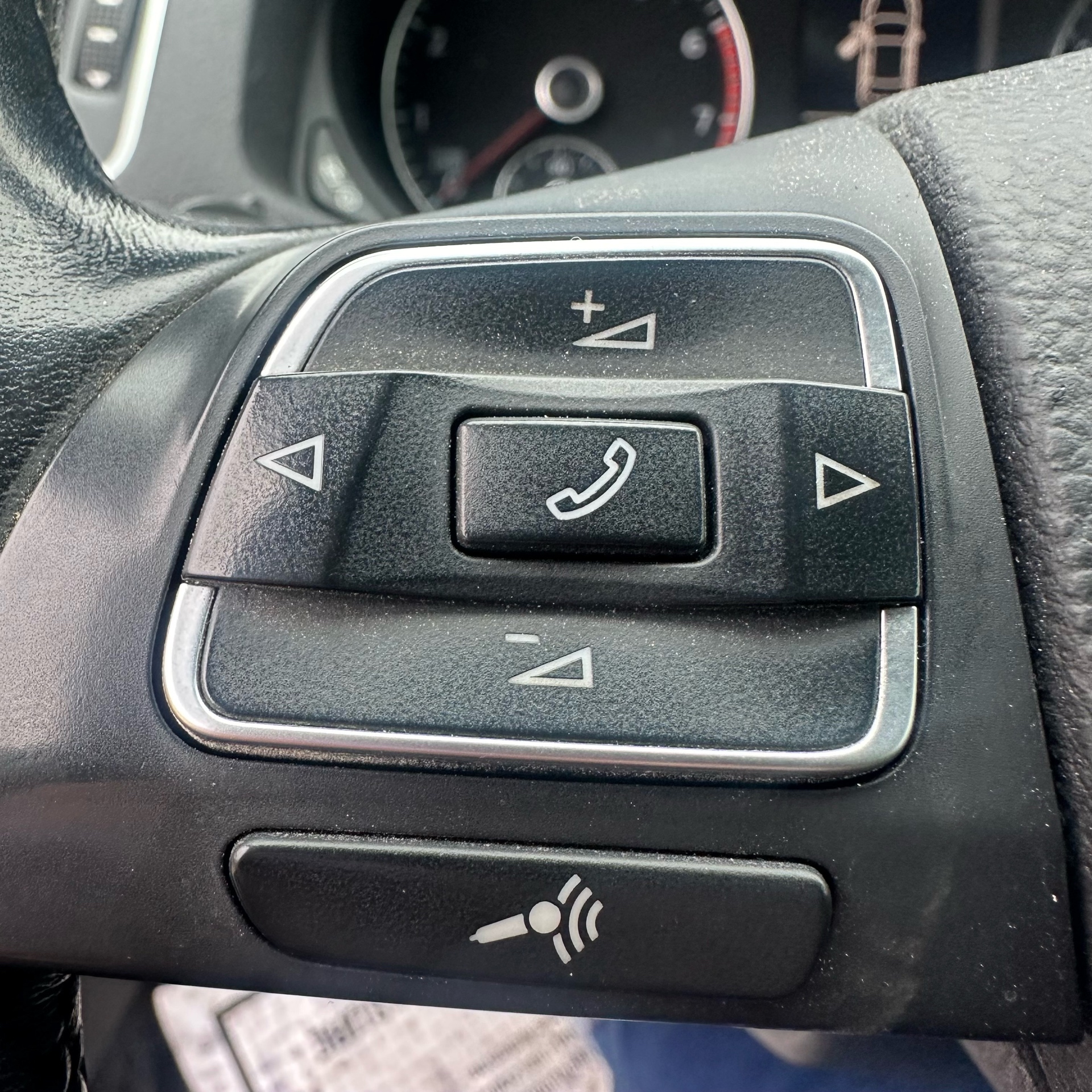 /canadacars/2015-Volkswagen-Passat-6201015446335685.jpg