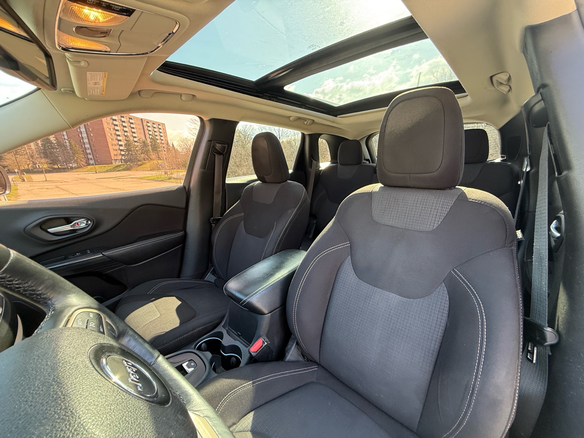 /canadacars/2016-Jeep-Cherokee-03662599543523348.jpg